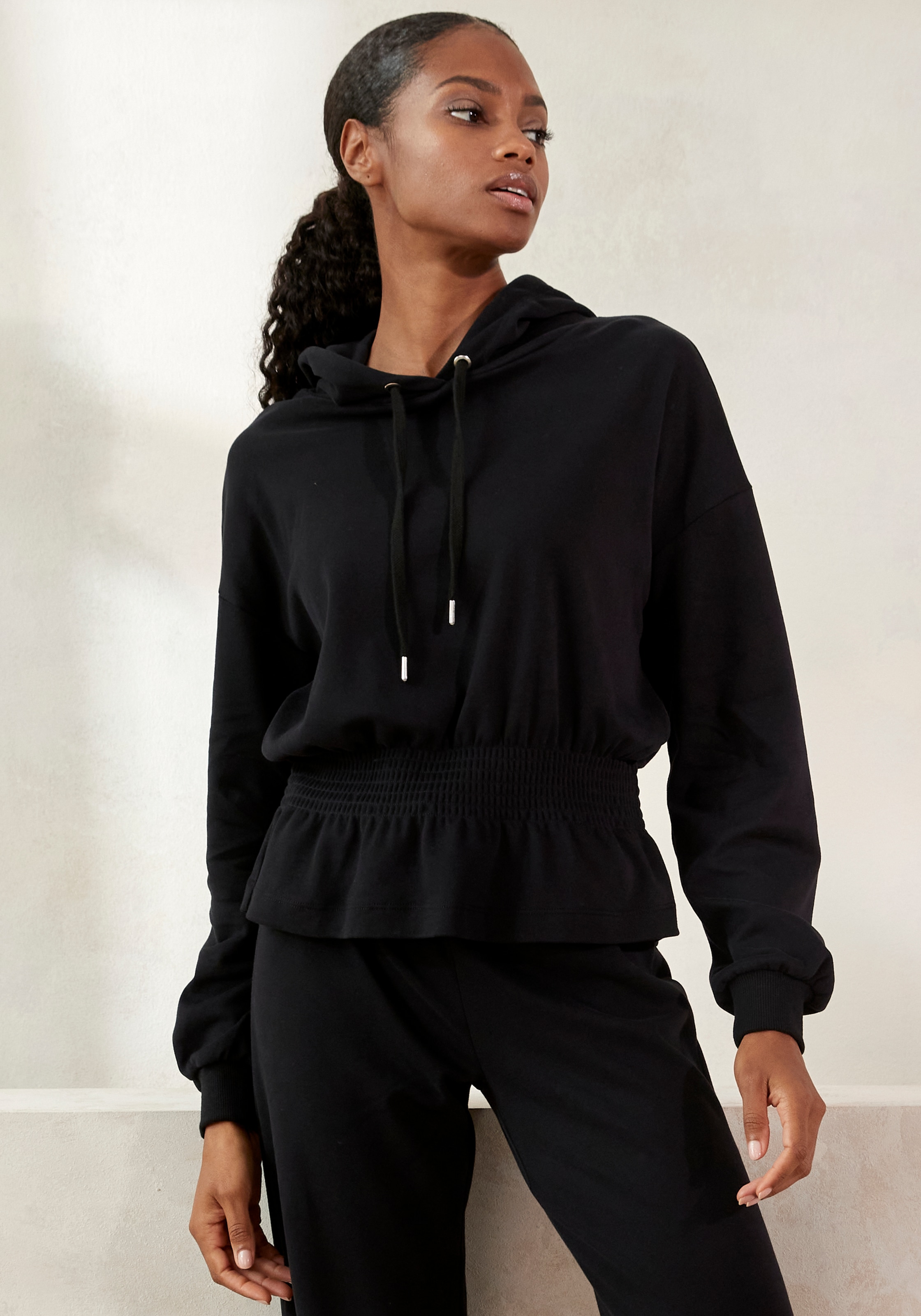 Hoodie »-Kapuzensweatshirt«, mit elastischer Raffung in der Taille, Loungewear