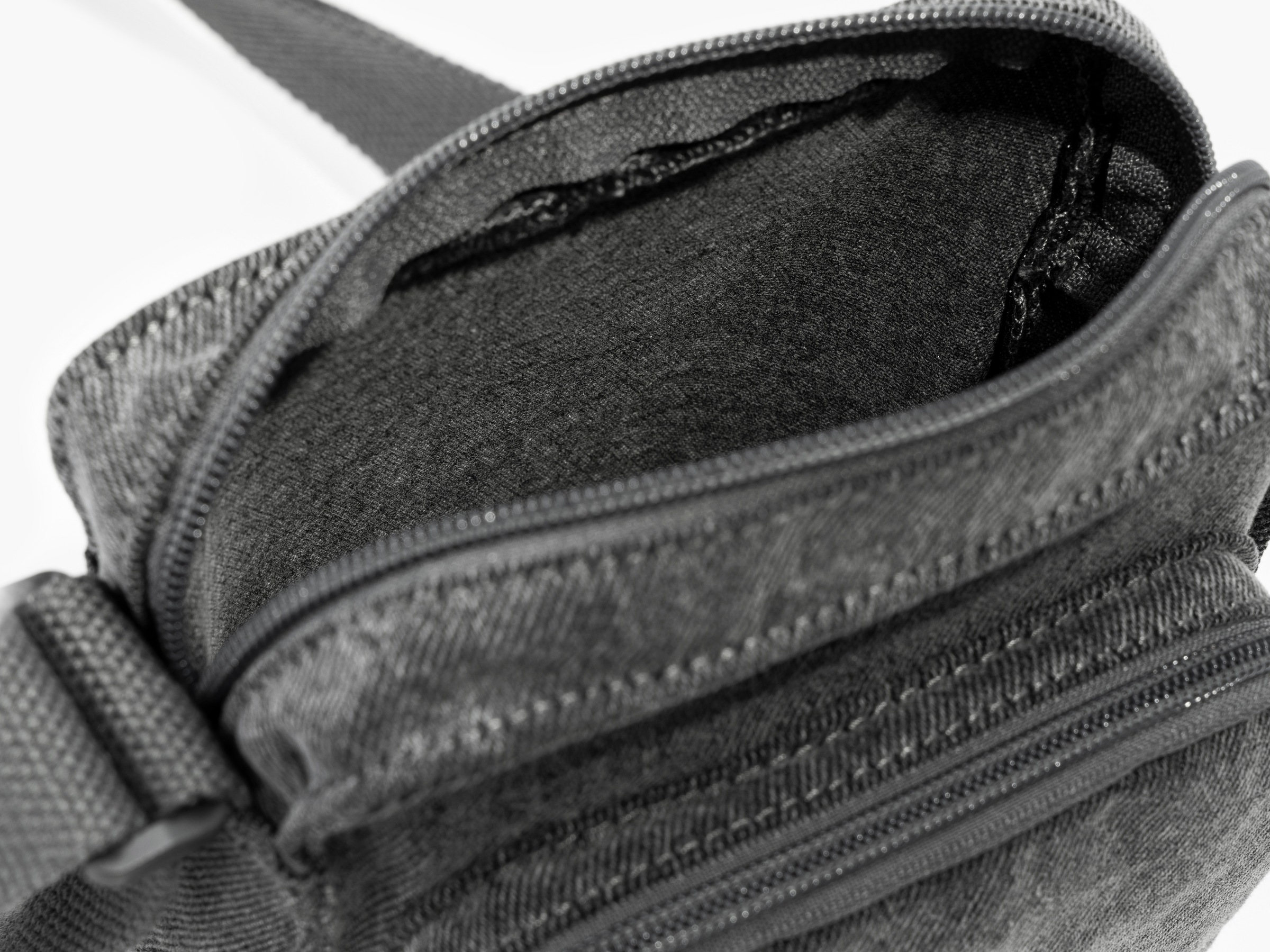 Levi's® Umhängetasche »SMALL NS ZIP CROSSBODY«