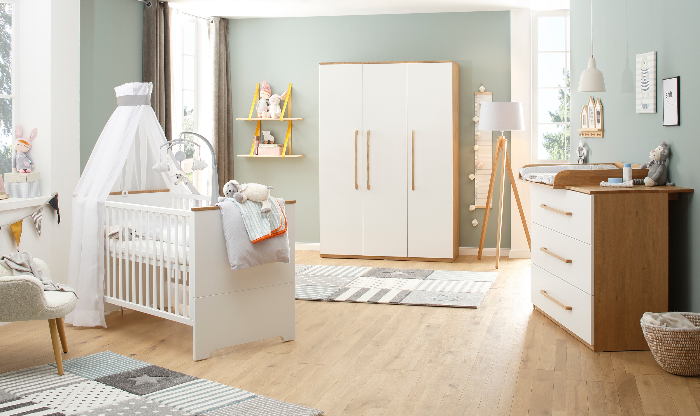 Image of Lüttenhütt Babyzimmer-Komplettset »Lauris, weiss/eiche«, (Set, 3 St., Kinderbett, Schrank, Wickelkommode), FSC®-Holz aus gewissenhaft bewirtschafteten Wäldern; mit Kinderbett, Schrank und Wickelkommode bei Ackermann Versand Schweiz