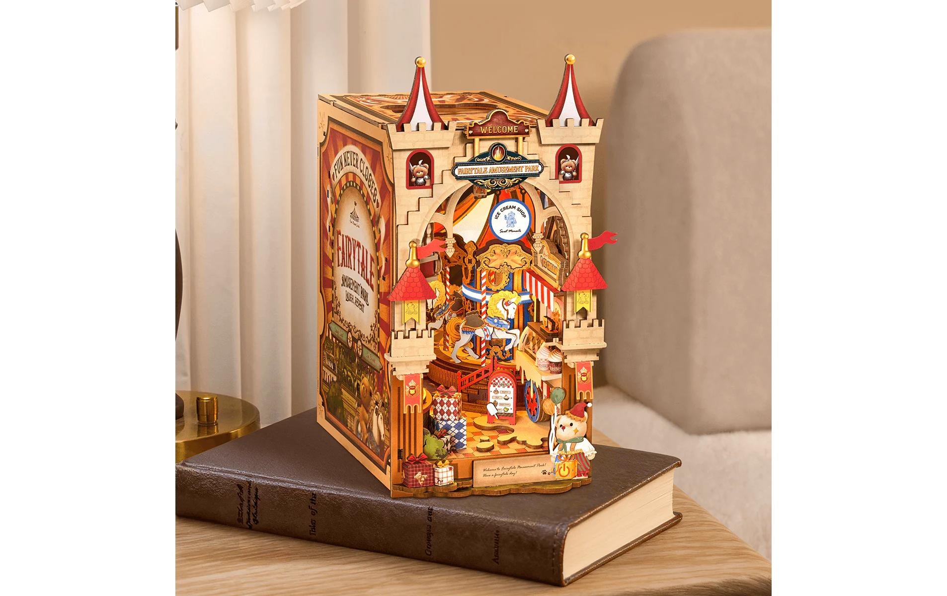 Image of Modellbausatz "Rolife Fairytale Amusement Park Bücherregal-Einsatz" 257 Stk. tlg.