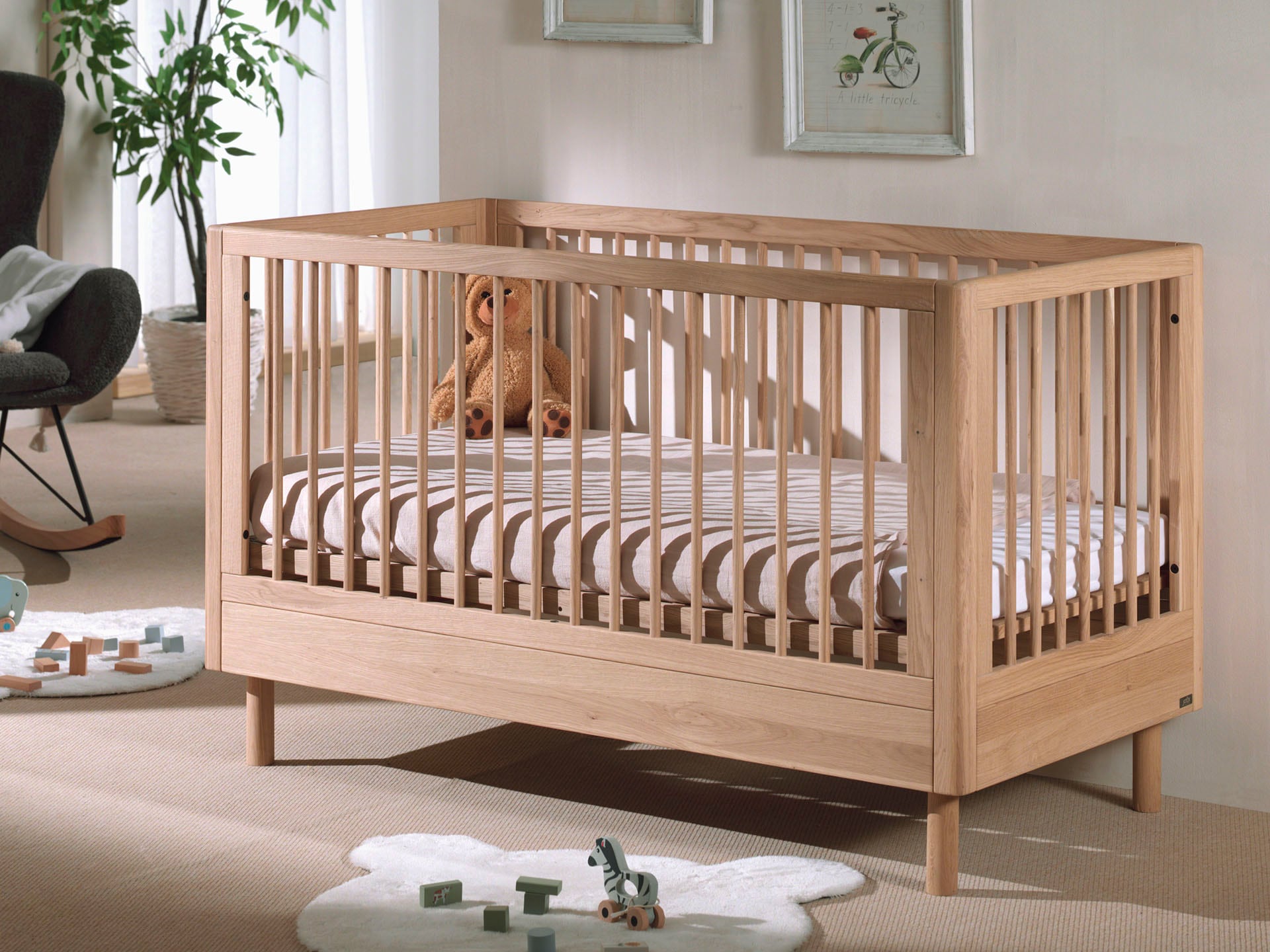 Vipack Lit bébé »hochwertig, stabil gebaut, Made in Europe, Oberfläche geölt lt. EN71-3« 70/140 cm, avec barreaux coulissants et sommier à lattes, réglable en hauteur