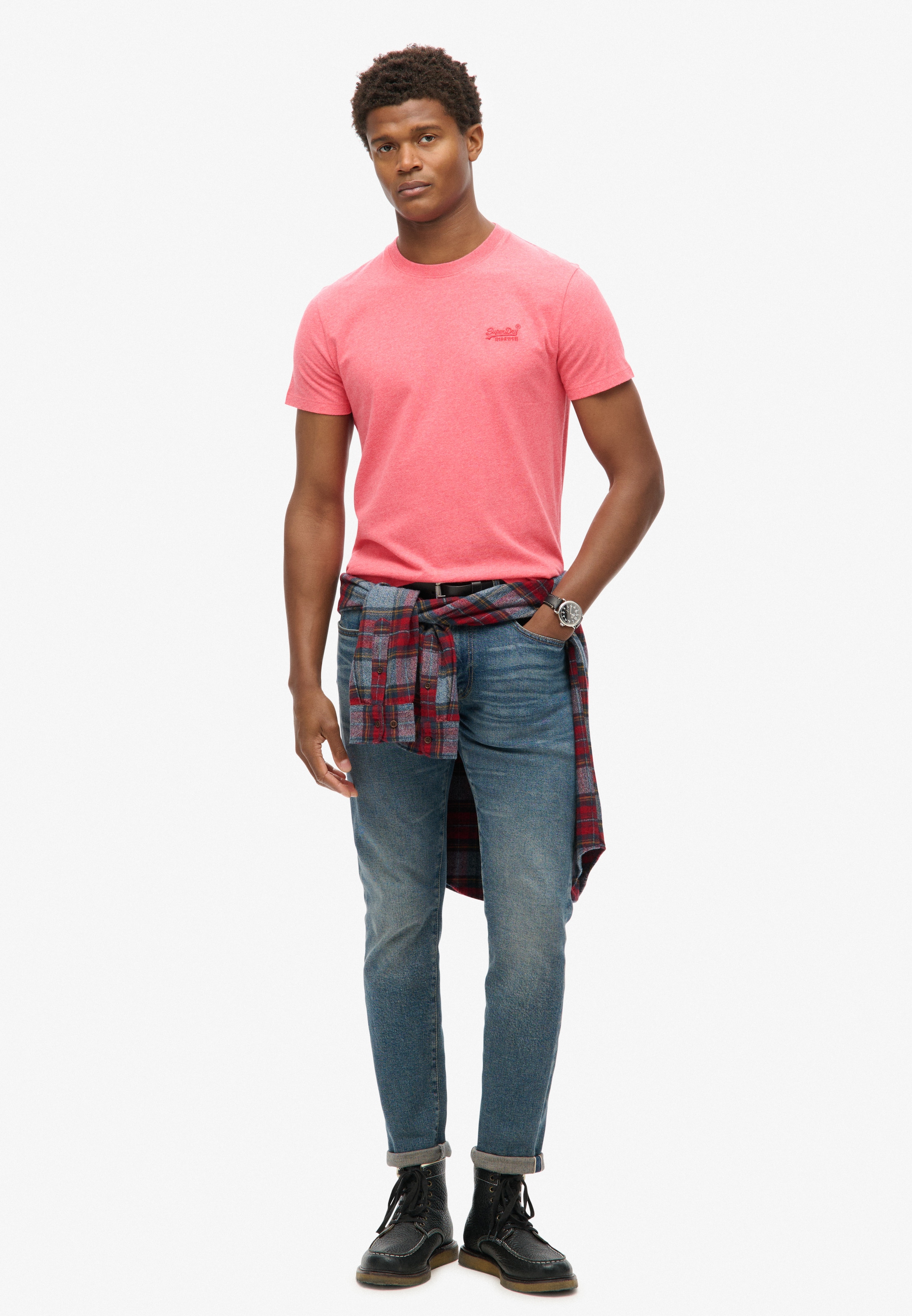 Superdry Rundhalsshirt »ESSENTIAL LOGO EMB TEE« aus Baumwolle und Single Jersey, Slim Fit, Kurzarm, hüftlang