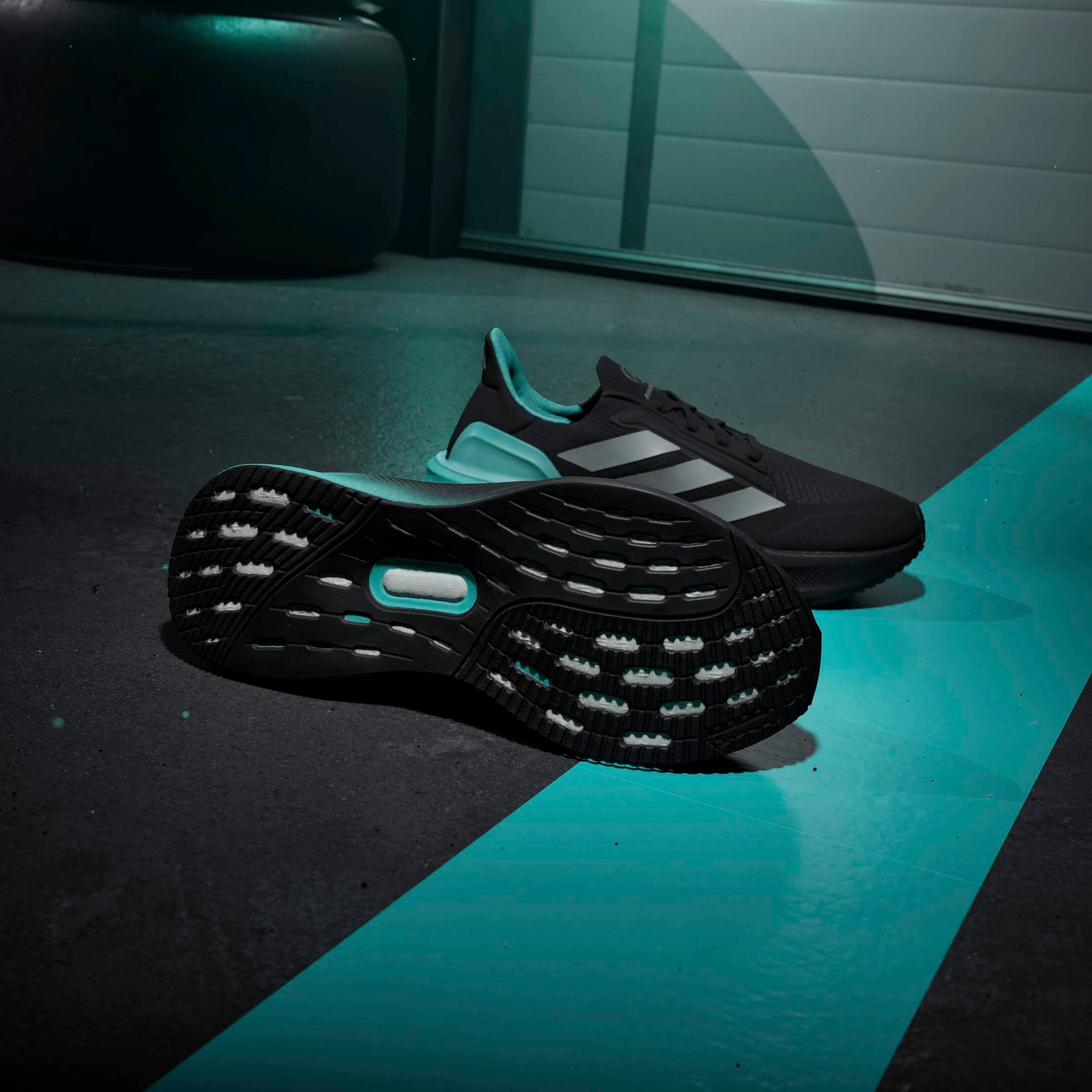 adidas Performance Chaussure de course »ULTRABOOST 5X M MER«  Mercedes AMG Motorsport
