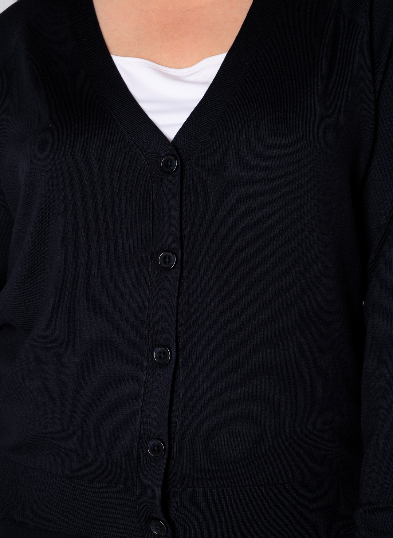 Base Level Curvy Cardigan »BAS-YVONNE«, mit V-Ausschnitt und Knopfleiste