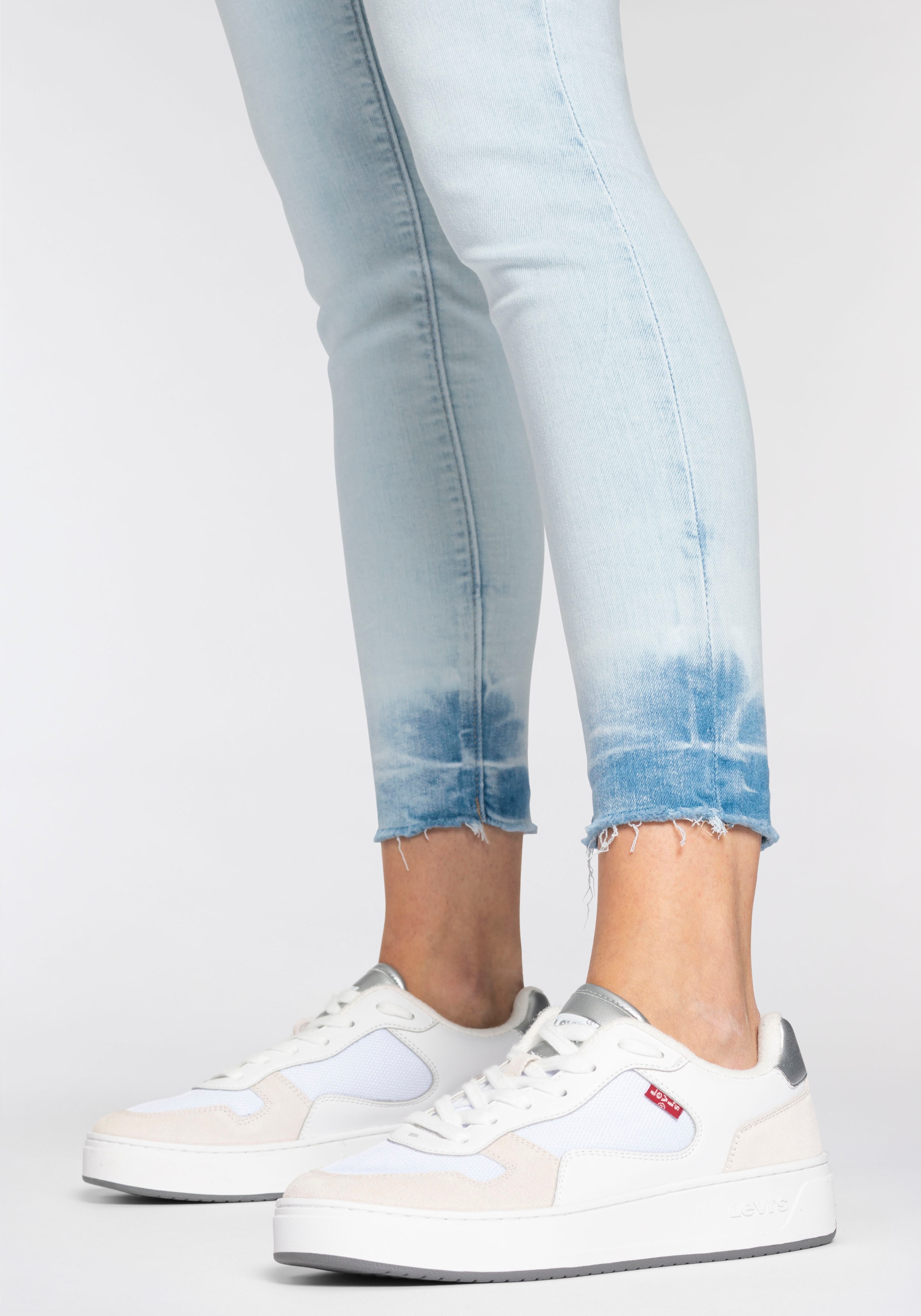 Levi's® Skinny-fit-Jeans »721 High rise skinny«, mit Schlitz am Saum