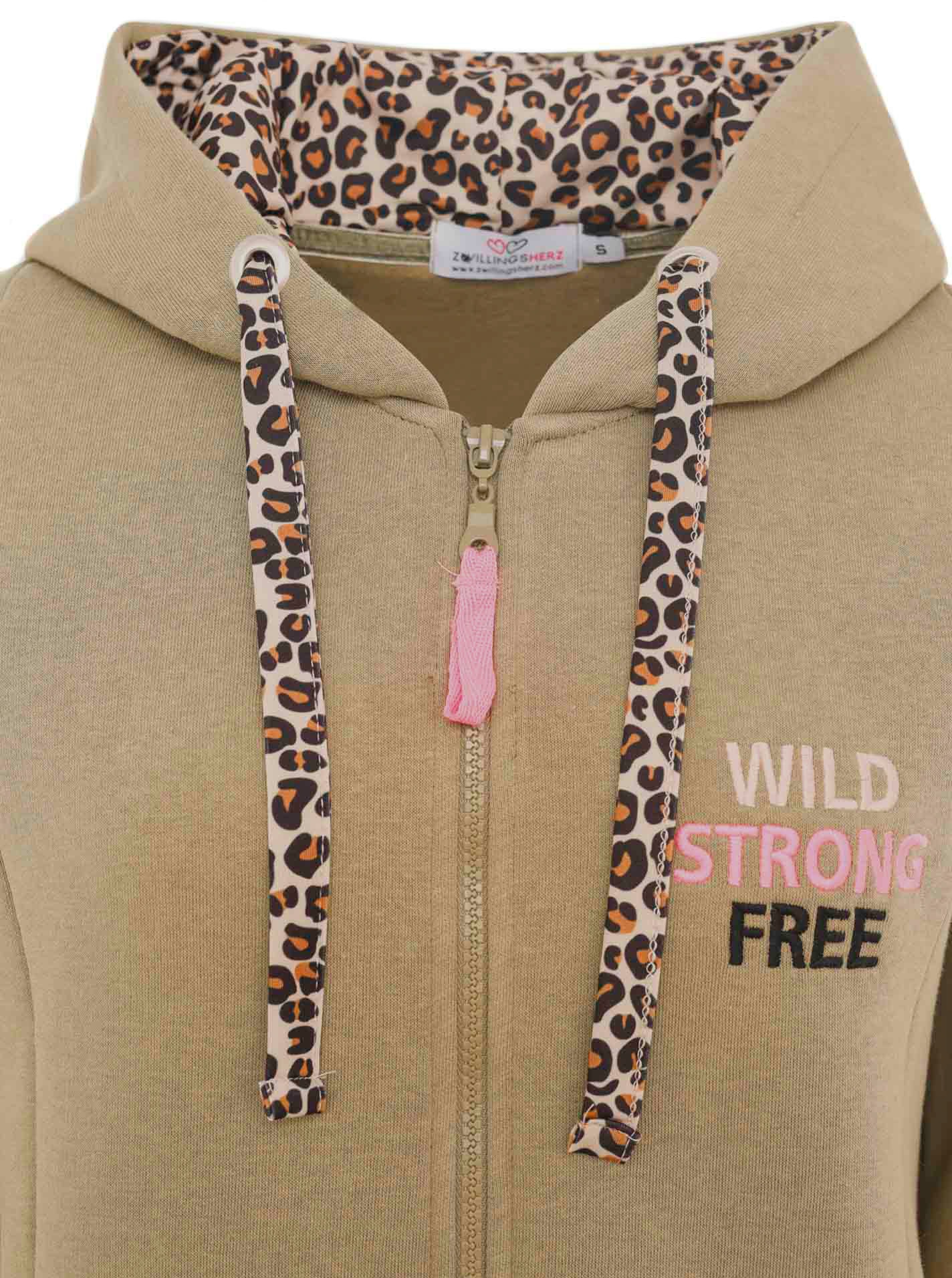 Zwillingsherz Jerseymantel »"Wild and Free"«, mit auffäligem Front und Back Motiv und Leo Details