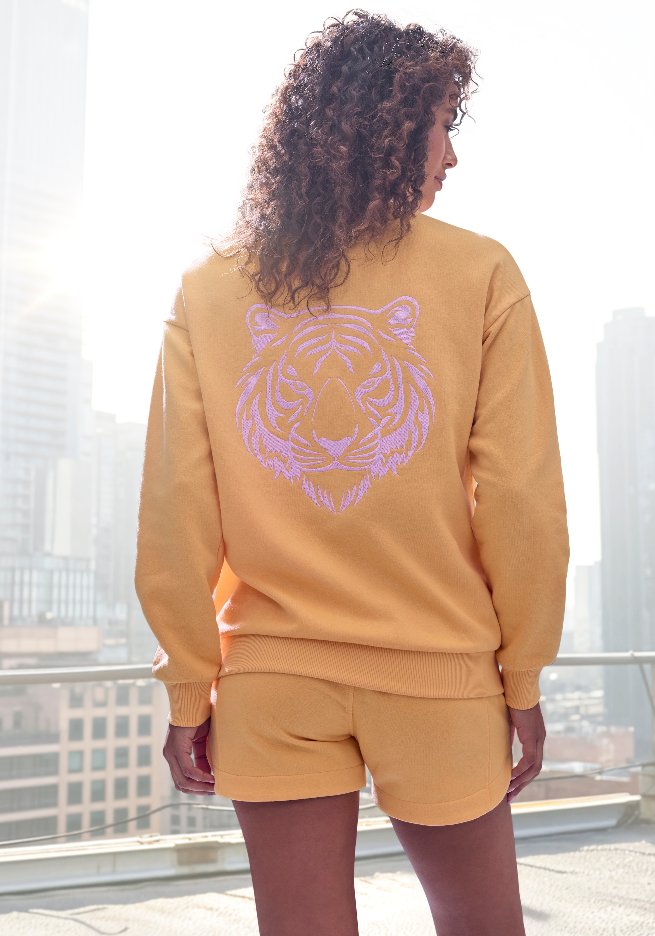 Buffalo Sweatshorts  mit kleiner Logostickerei