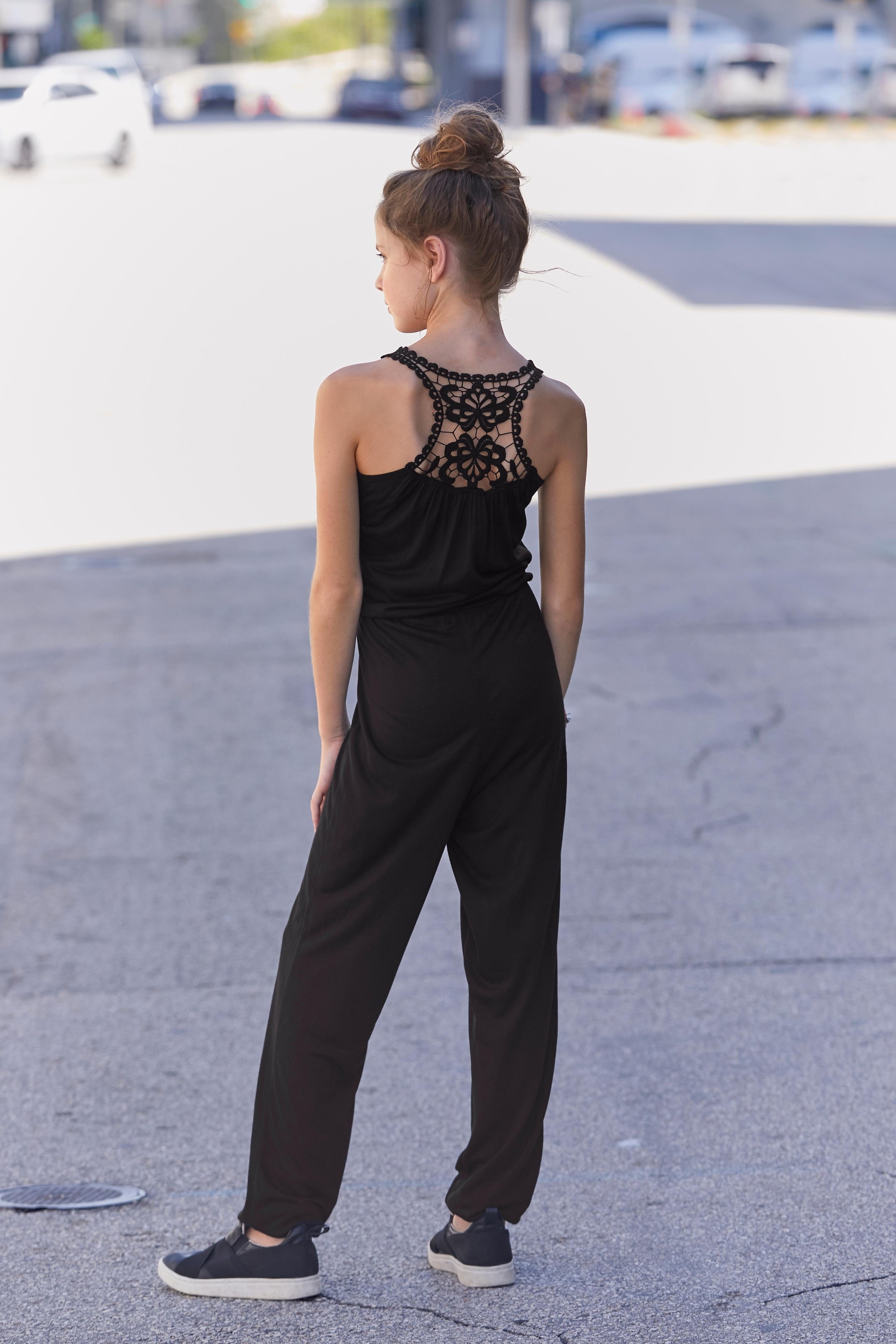 Overall », Jumpsuit mit aufwendigen Details«, mit Spitzeneinsatz im Rücken