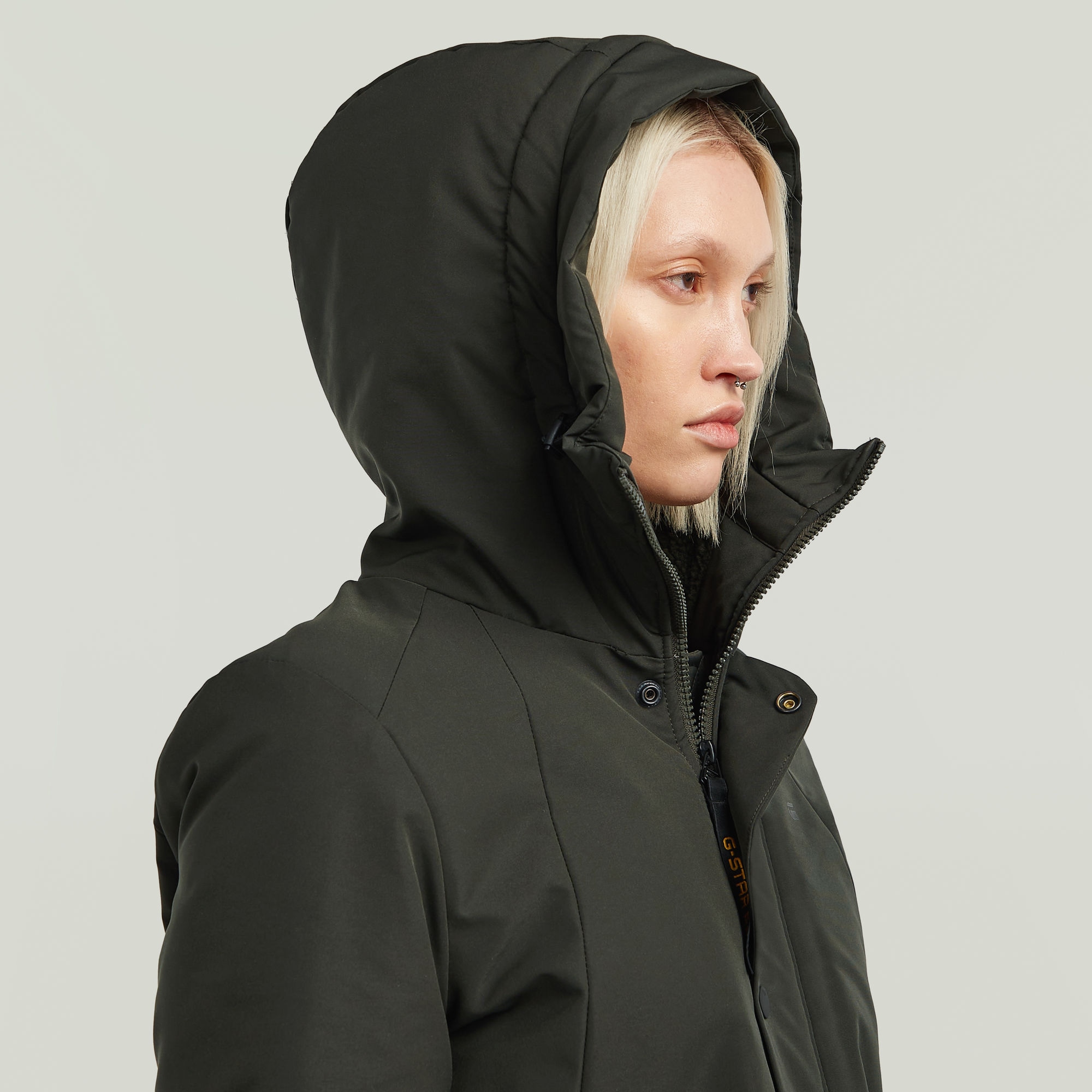 Image of G-STAR Parka "Vodan 2.0 Short Jacket Women" mit Kapuze mit Pattentaschen