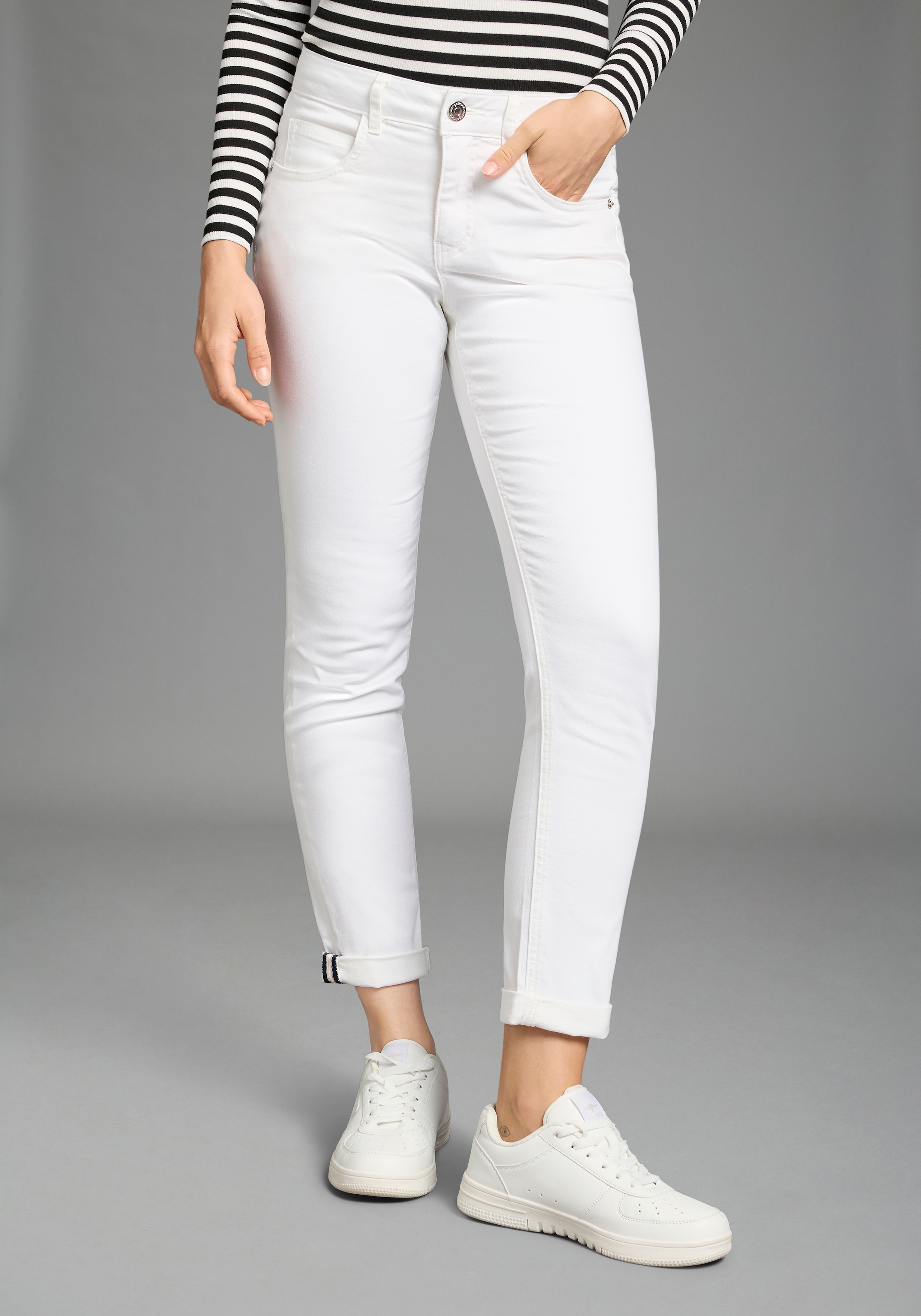 Image of KangaROOS Relax-fit-Jeans "RELAX-FIT HIGH WAIST" knöchelfreie Schnittform, krempelbare Beinabschlüsse