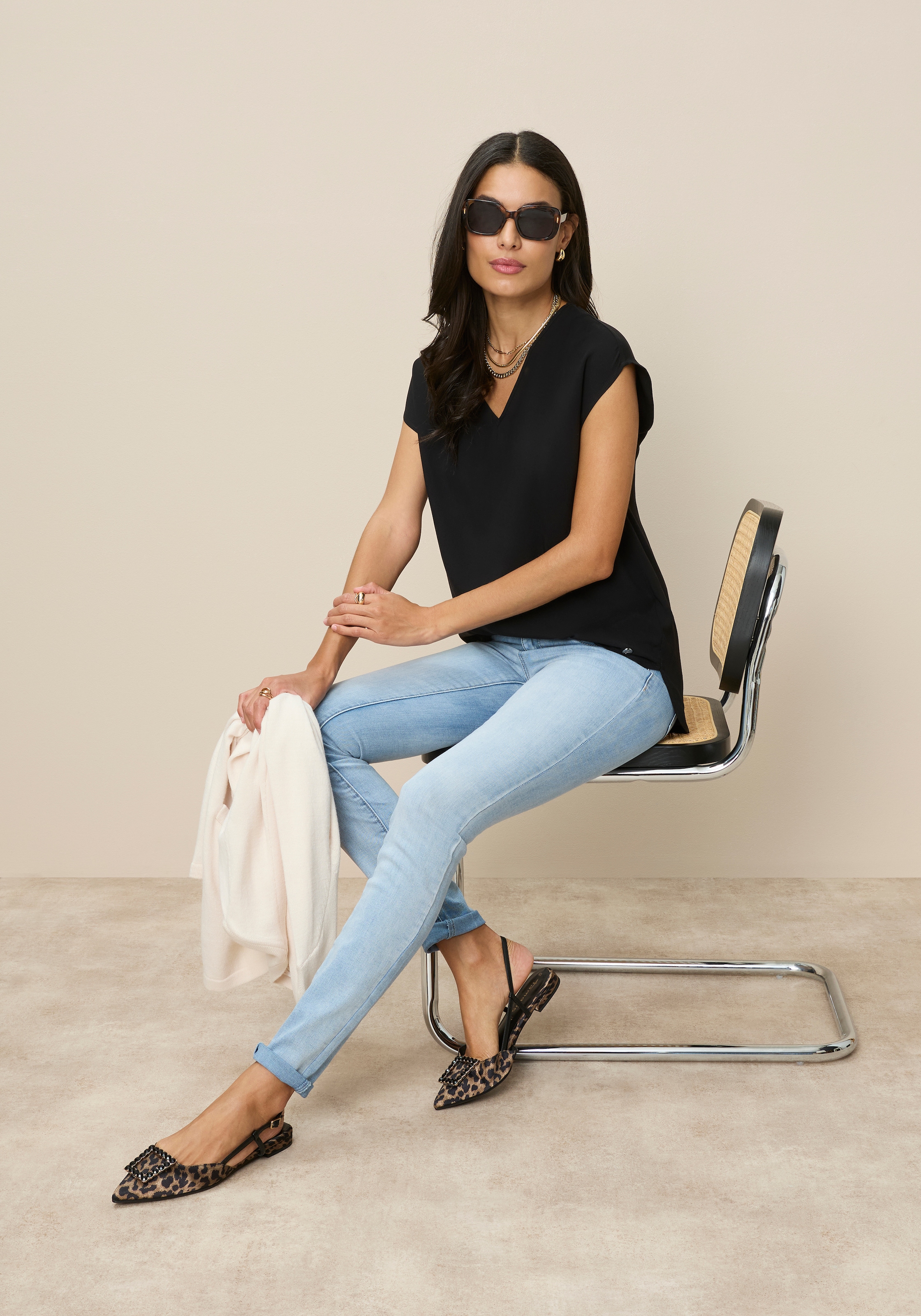 Tamaris Chemisier à chemise in Lässiger Form mit V-Ausschnitt