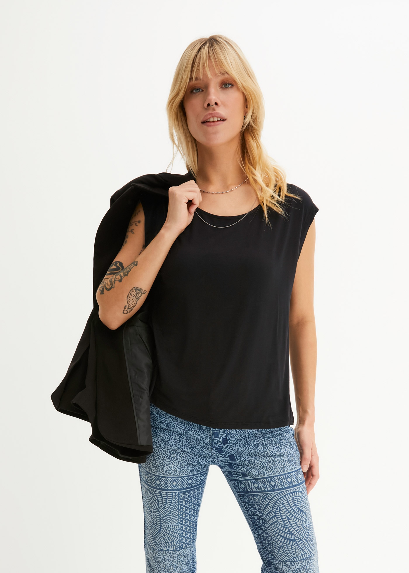 Image of bonprix T-Shirt "Shirt aus Viskose-Mix" mit vorne kürzerem Schnitt, Kurzarm-Design, aus Viskose-Mix