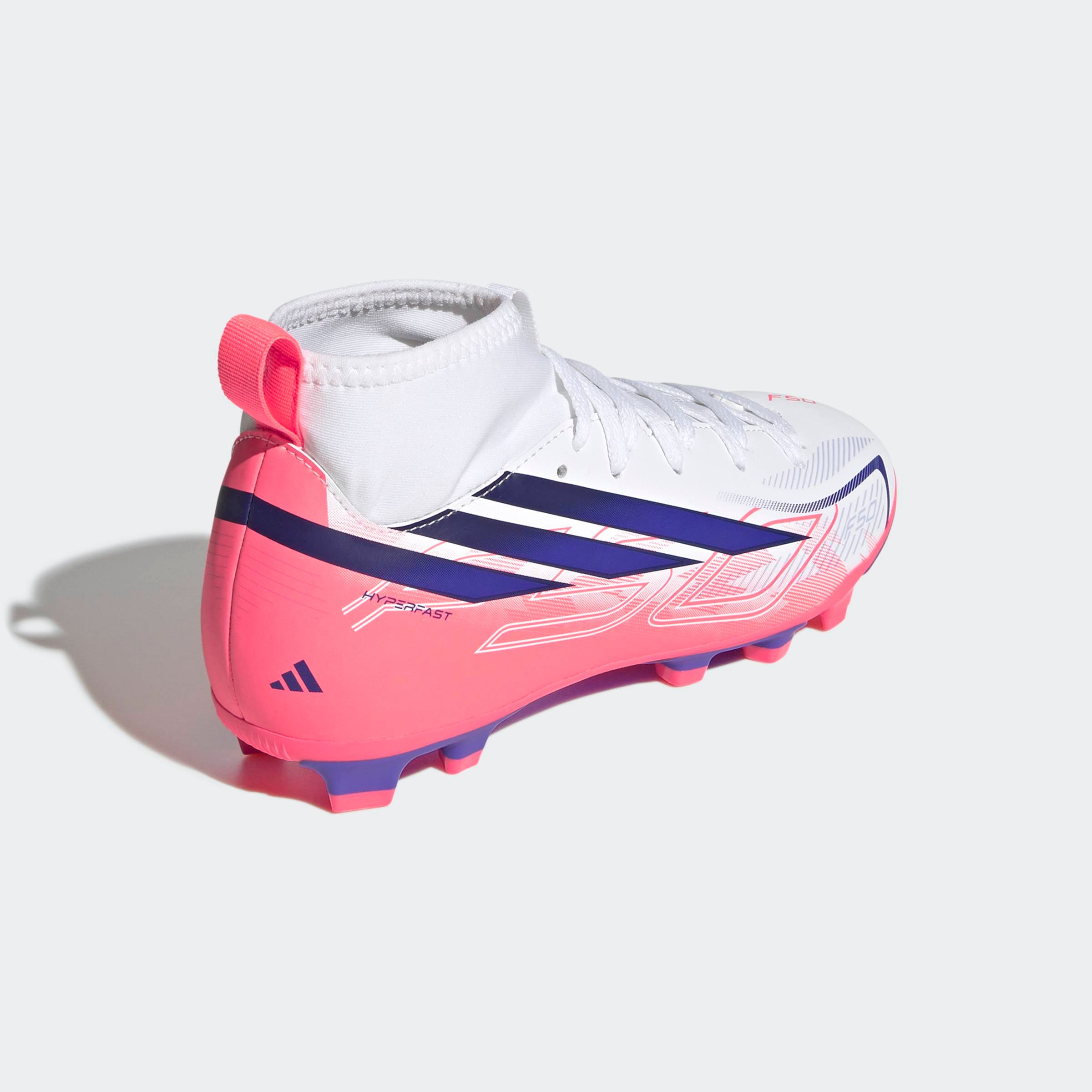 adidas Performance Chaussure de football »F50 HYPERFAST CLUB KIDS , FESTE BÖDEN/GEMISCHTE BÖDEN, HALBHOCH GESCHN«  adapté à de nombreux types de sols, pour adolescents et enfants