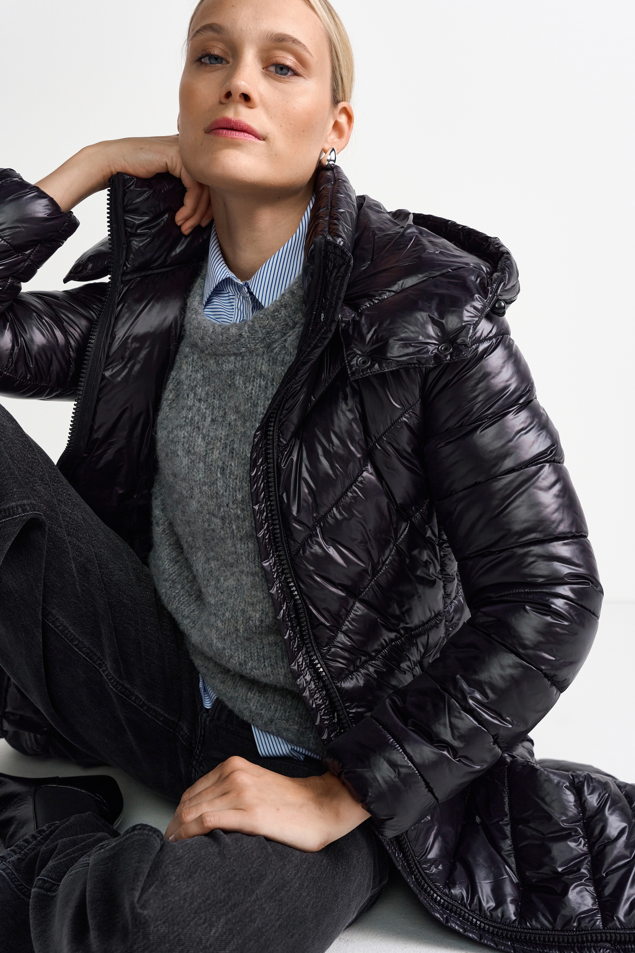 RICHROYAL Steppmantel, mit glänzenden Finish, slim fit, mit Reissverschlüssen an den Seiten
