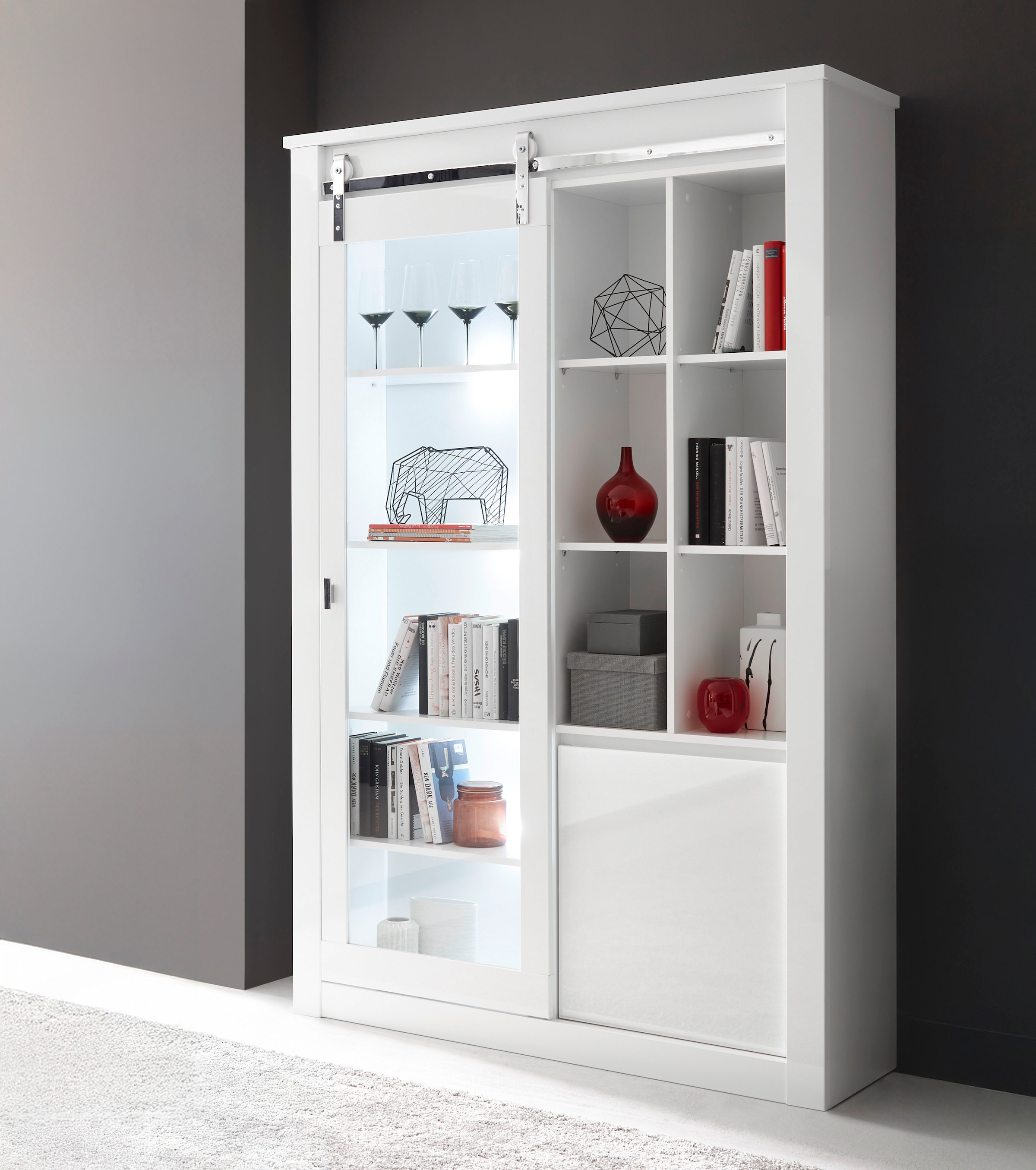 Home affaire Vitrine »Daytona, moderner Hochschrank, Glasvitrine in Weiss Hochglanz« mit Schiebetürenbeschlag in Chrom-Optik, ausreichend Stauraum