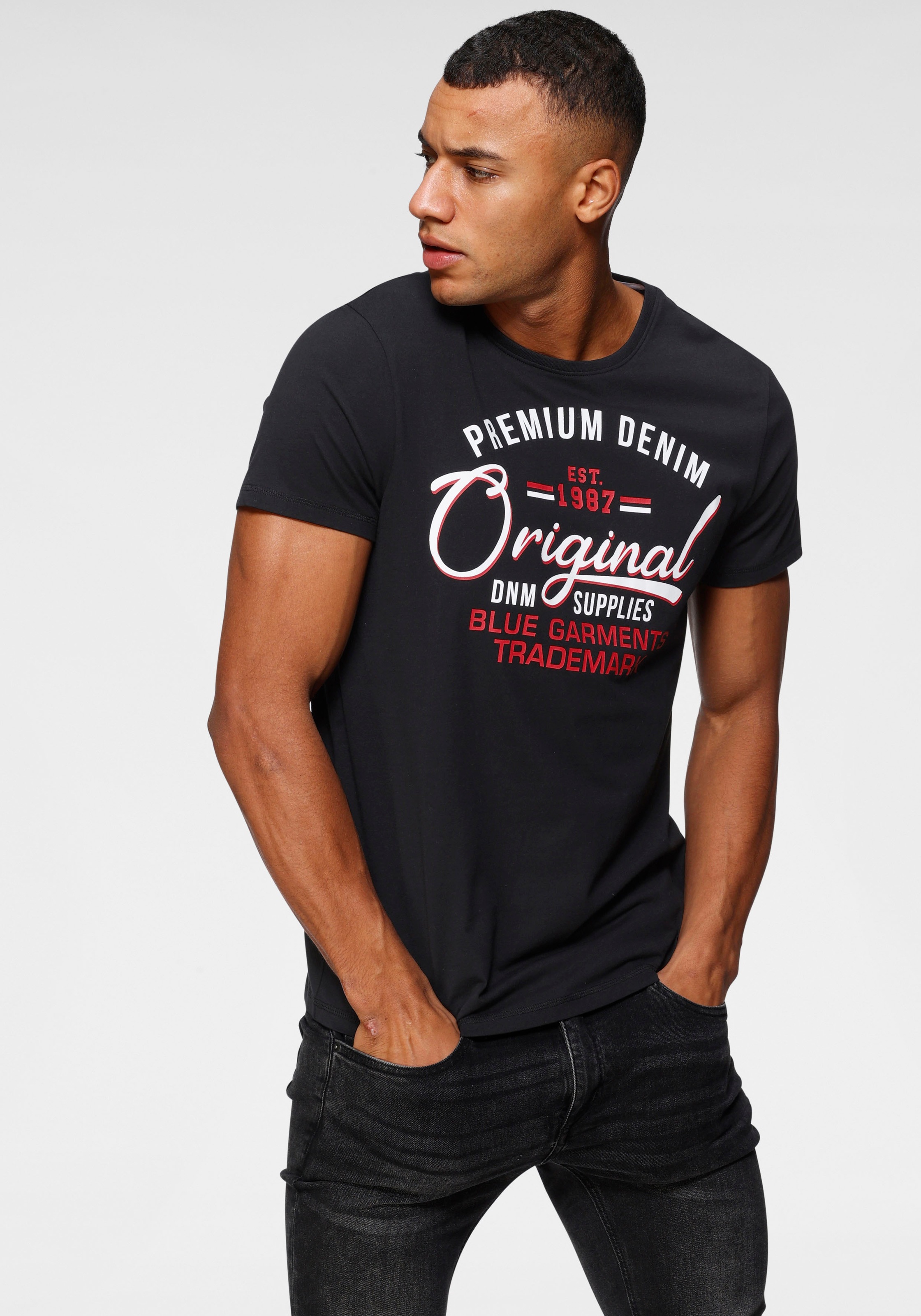 Image of John Devin Rundhalsshirt, mit mehrfarbigem Print bei Ackermann Versand Schweiz