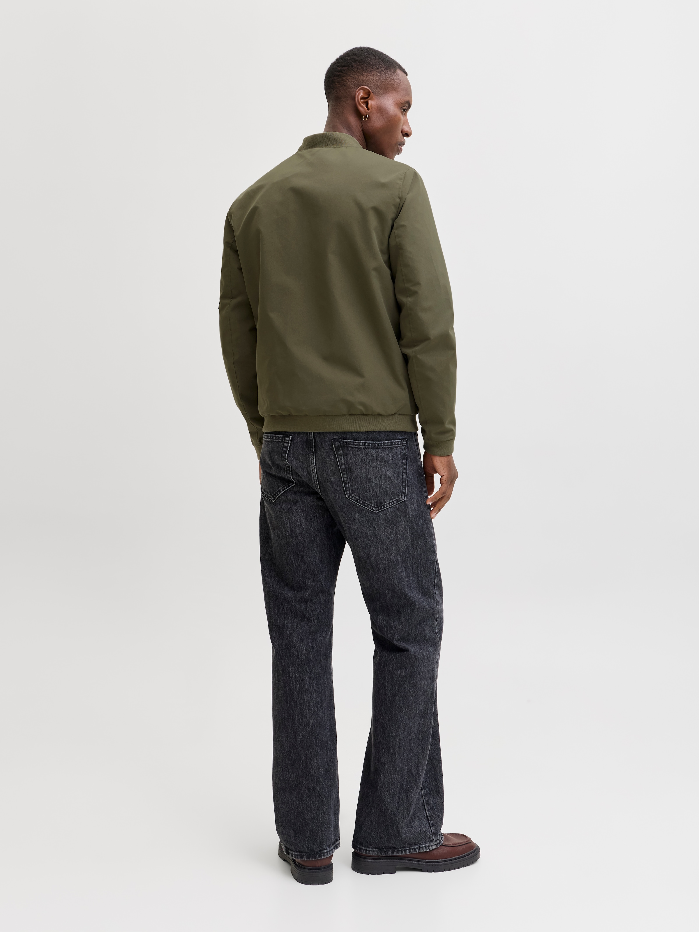 Jack & Jones Blouson »JJERUSH mit Stehkragen und Reissverschlusstaschen« sans capuche uni, tendance, coupe régulière, polyester