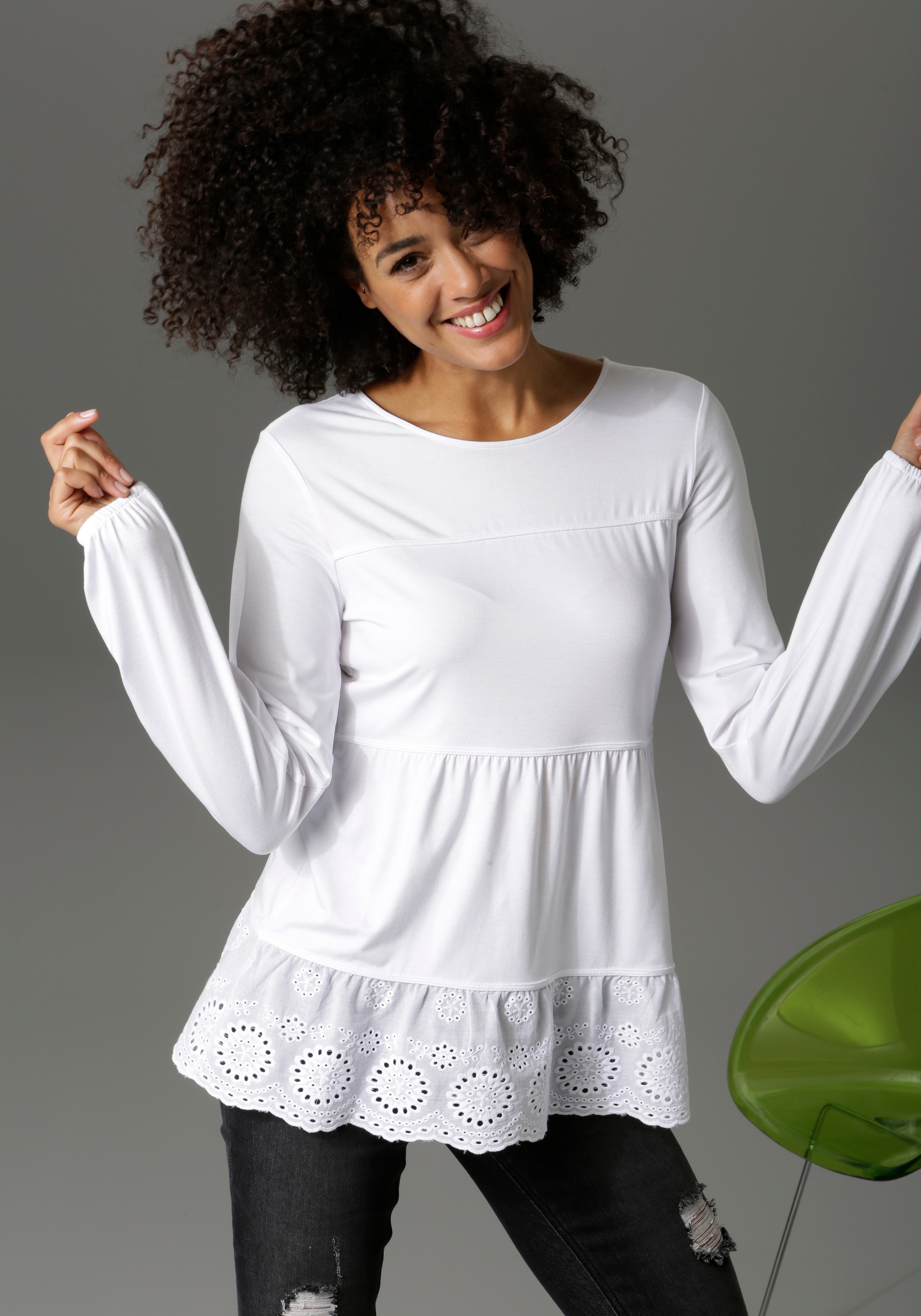 Image of Aniston CASUAL Shirtbluse, mit hochwertiger Spitze am Saum bei Ackermann Versand Schweiz