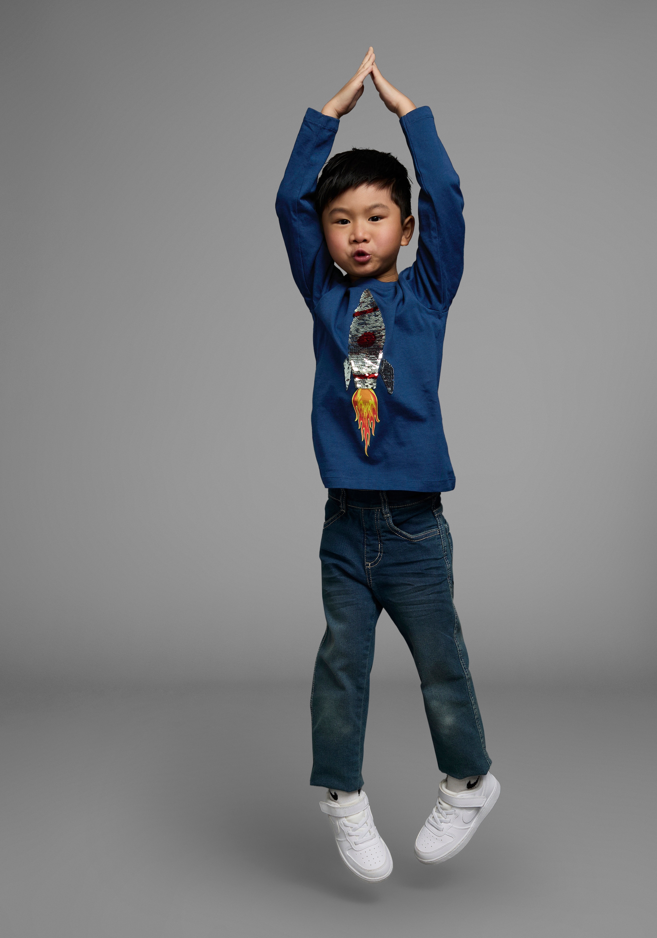 KIDSWORLD Langarmshirt »Rakete aus Wendepailletten«, langärmelige, Basic-Passform, aus Jerseystoff, aus Baumwolle