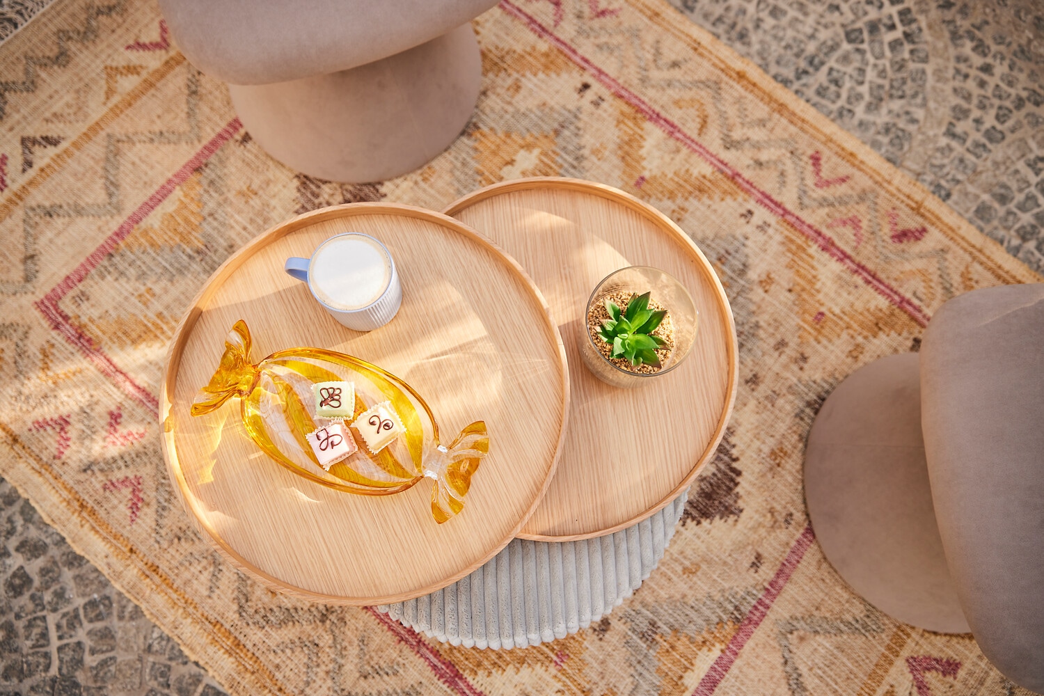 SalesFever Table d'appoint »Coffeetable in minimalistischer Optik« Bewegliche Tabletts trifft modernen Cordbezug