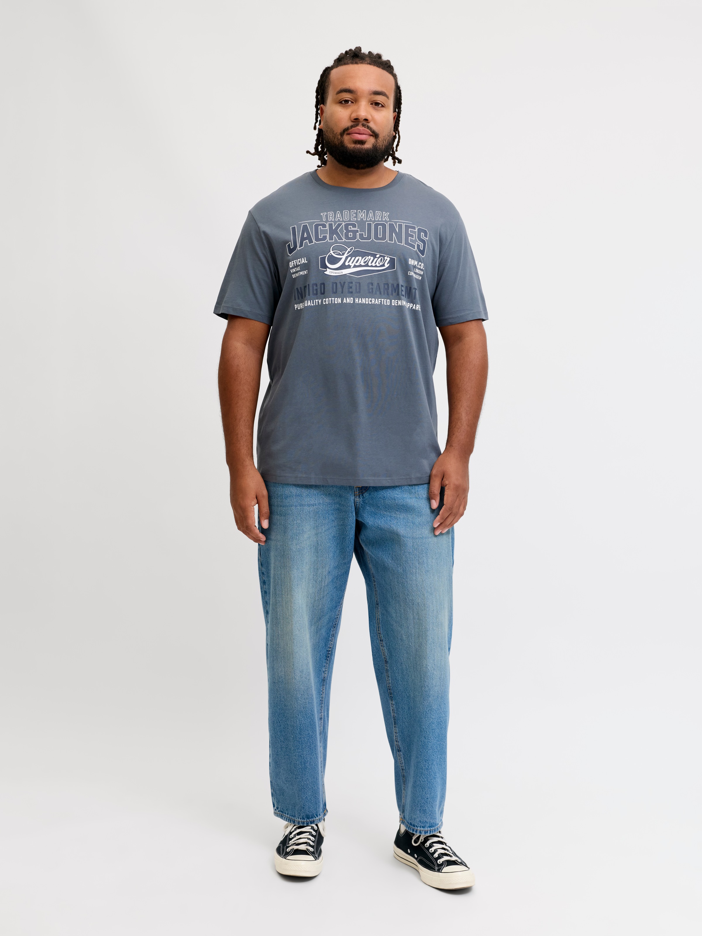 Jack & Jones PlusSize T-shirt »JJELOGO TEE SS O-NECK 2 COL AW26 SN PLS« en pur coton, avec une finition droite au bas, en grande taille