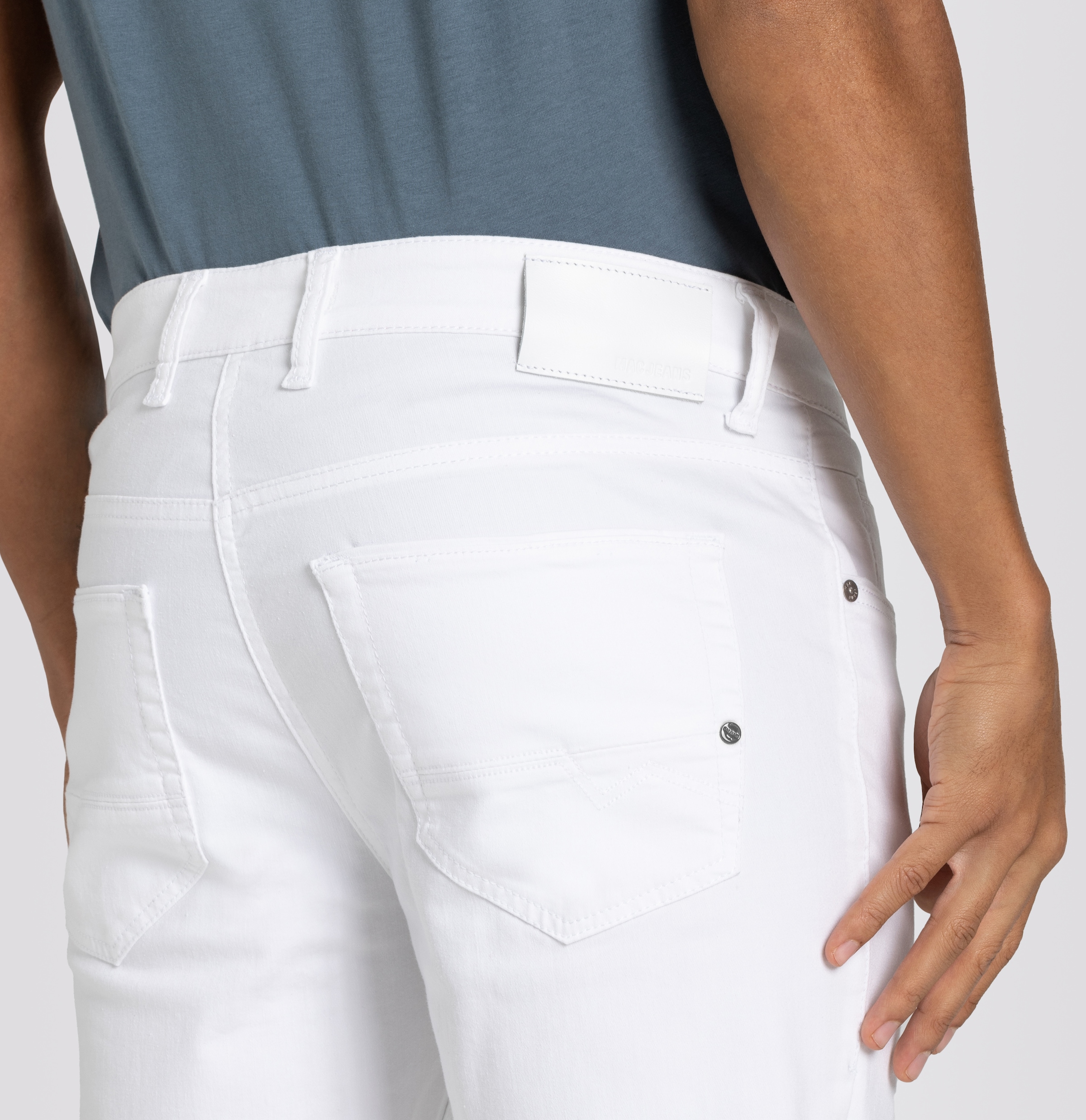 MAC Slim-fit-Jeans »Arne-Pipe light«, schmaler figurbetonender Schnitt