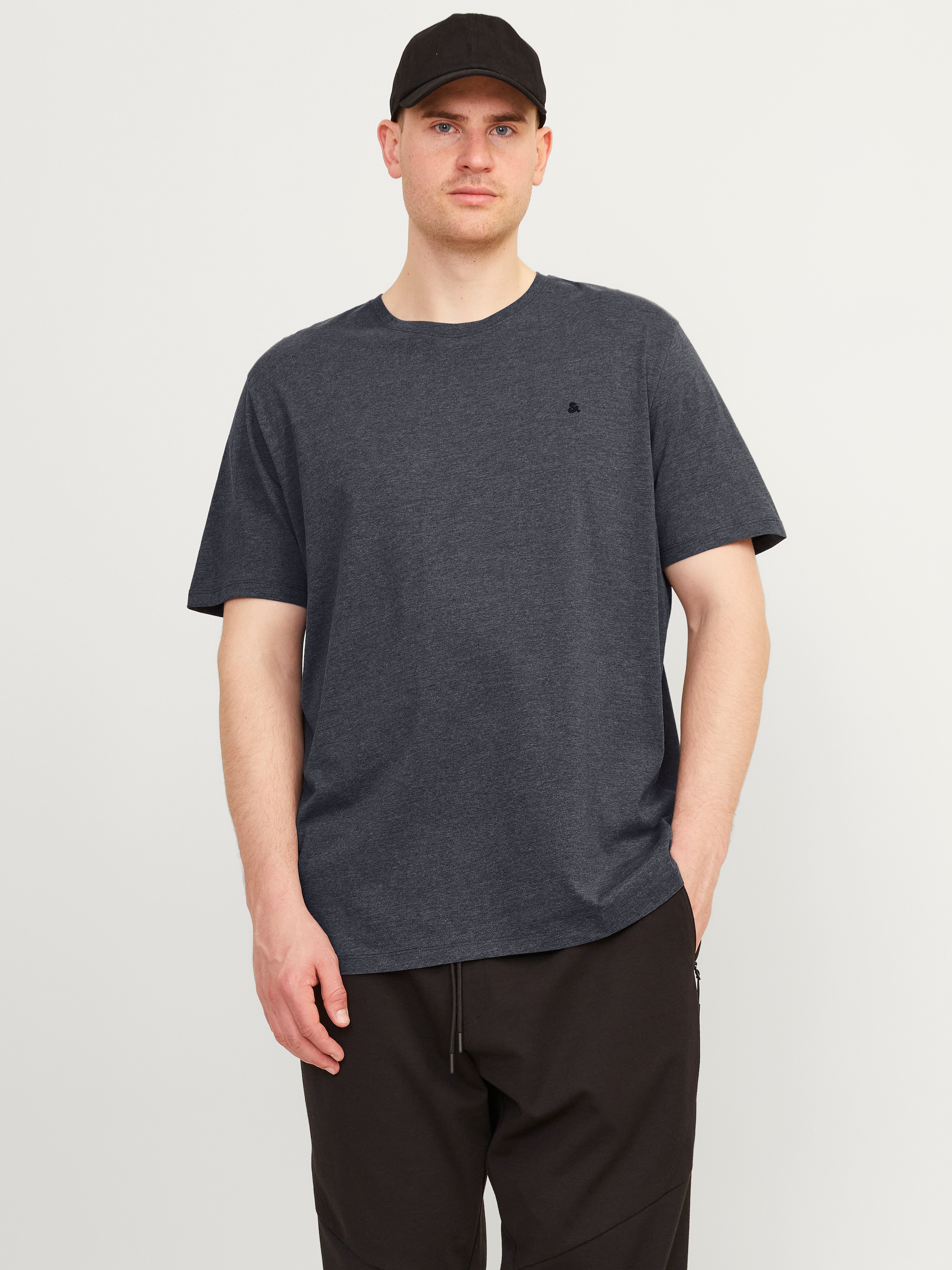 Jack & Jones PlusSize T-Shirt »JJEPAULOS TEE SS CREW NECK NOOS PLS«, mit Logo Stickerei