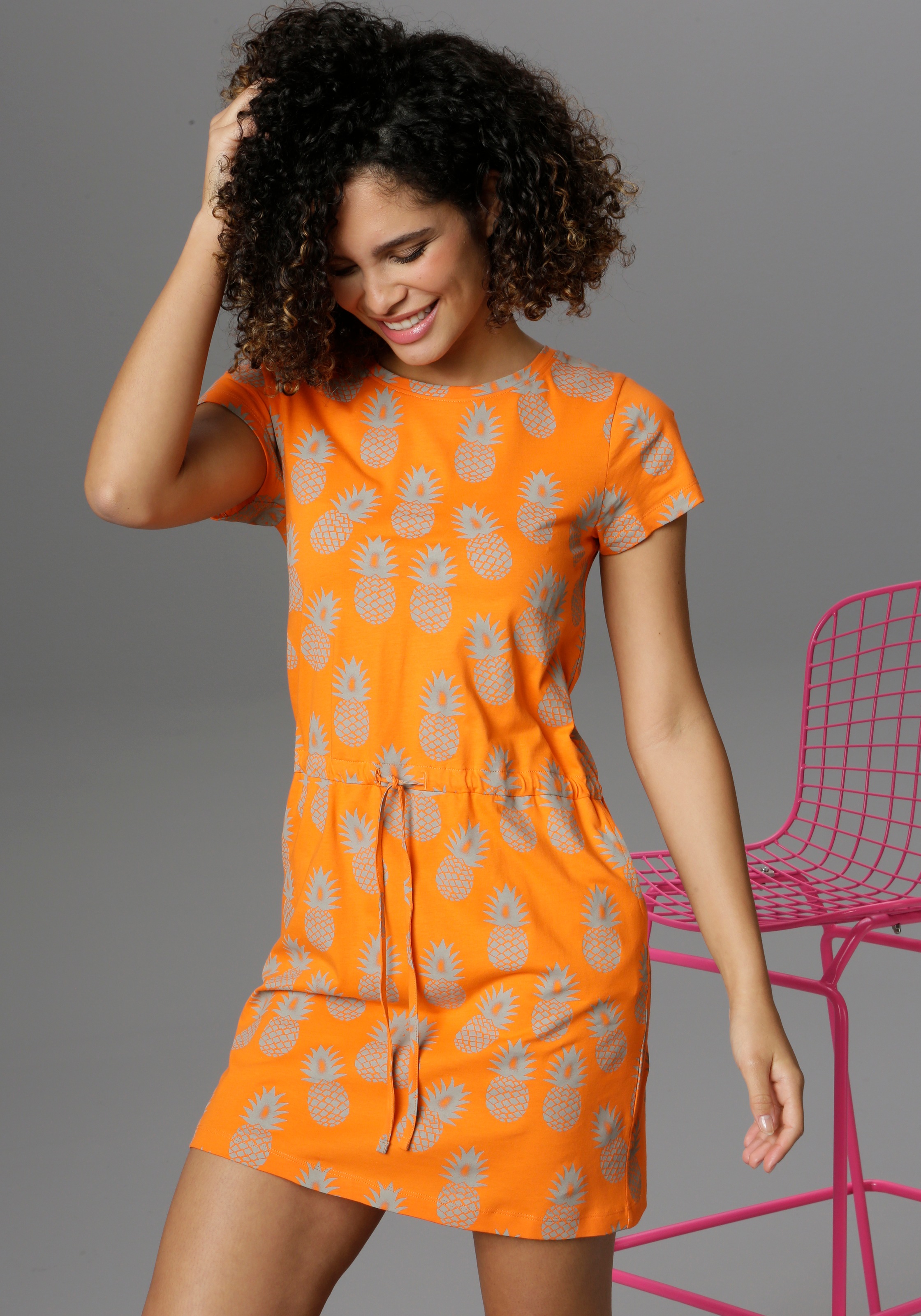 Image of Aniston CASUAL Sommerkleid, mit Ananassen bedruckt bei Ackermann Versand Schweiz