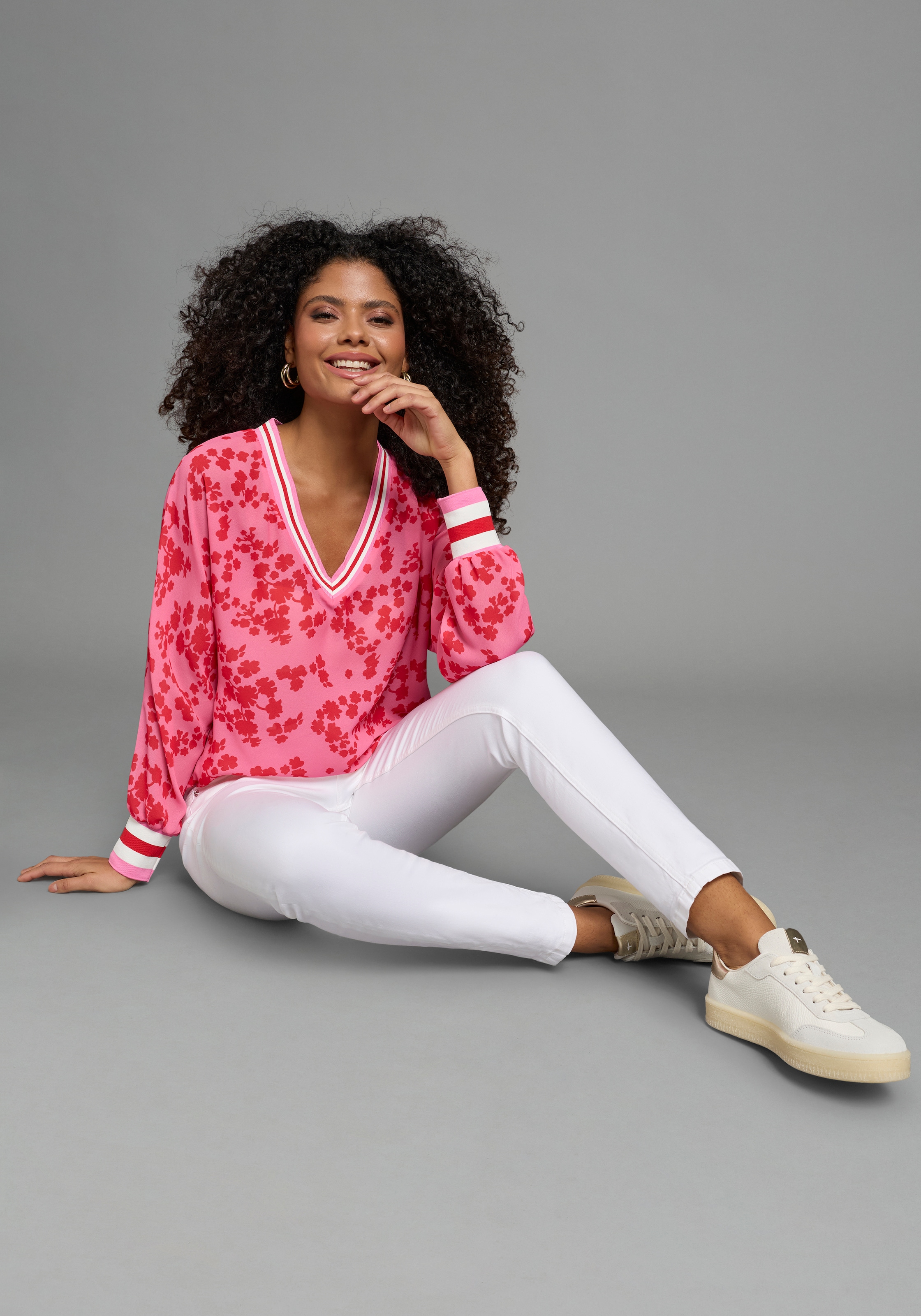 Laura Scott Blouse en mousseline leicht transparent, mit Fledermaus-Ärmeln, und V-Ausschnitt