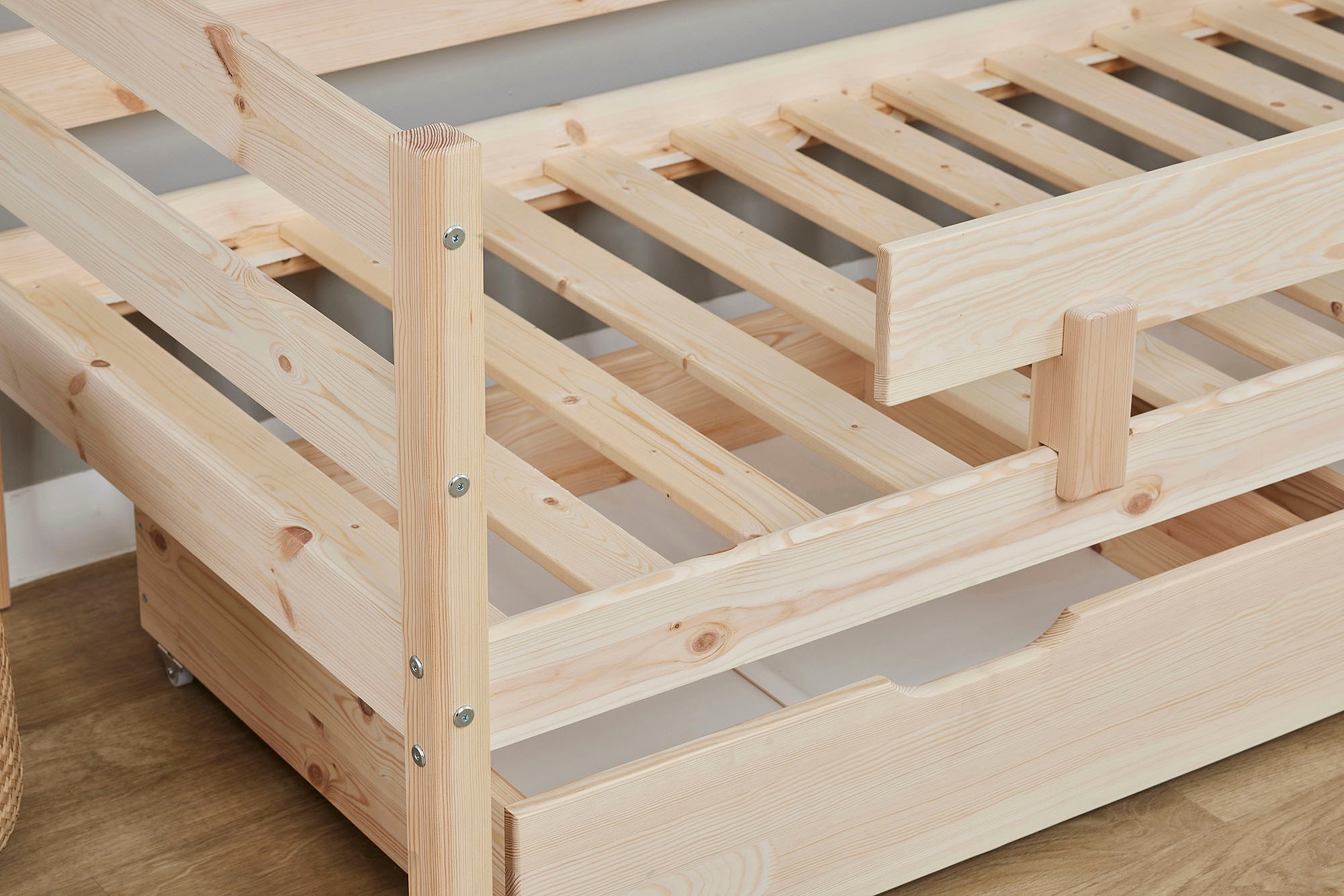 Hoppekids Einzelbett »ECO Comfort Kinderbett, Kiefer Massivholz, Jugendbett inkl. Rollrost«, 70x160 cm, wahlweise in verschieden Farben/ Matratze/ Absturzsicherung