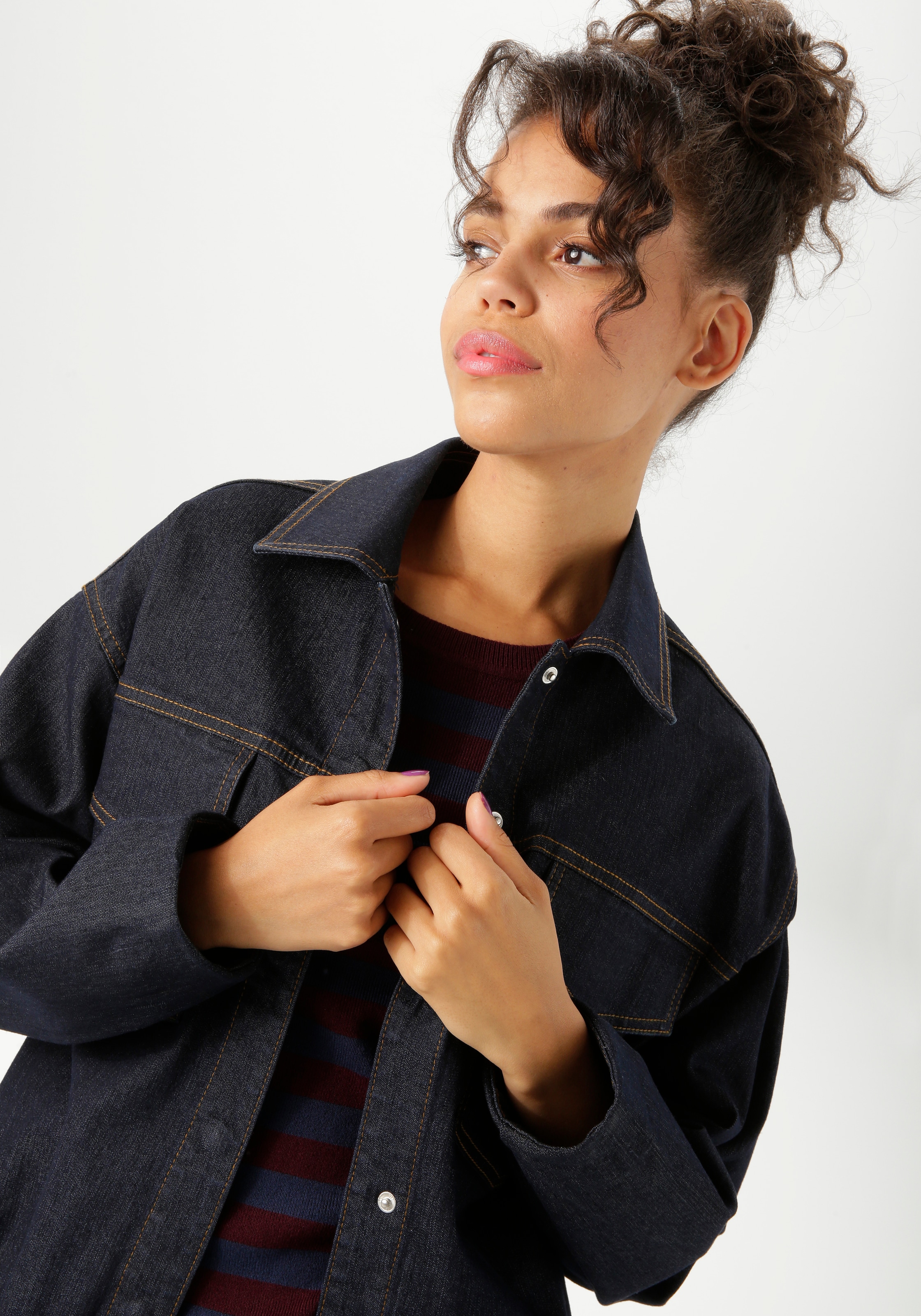 Aniston CASUAL Jeansjacke, mit verdeckten Druckknöpfen zu schliessen - NEUE KOLLEKTION