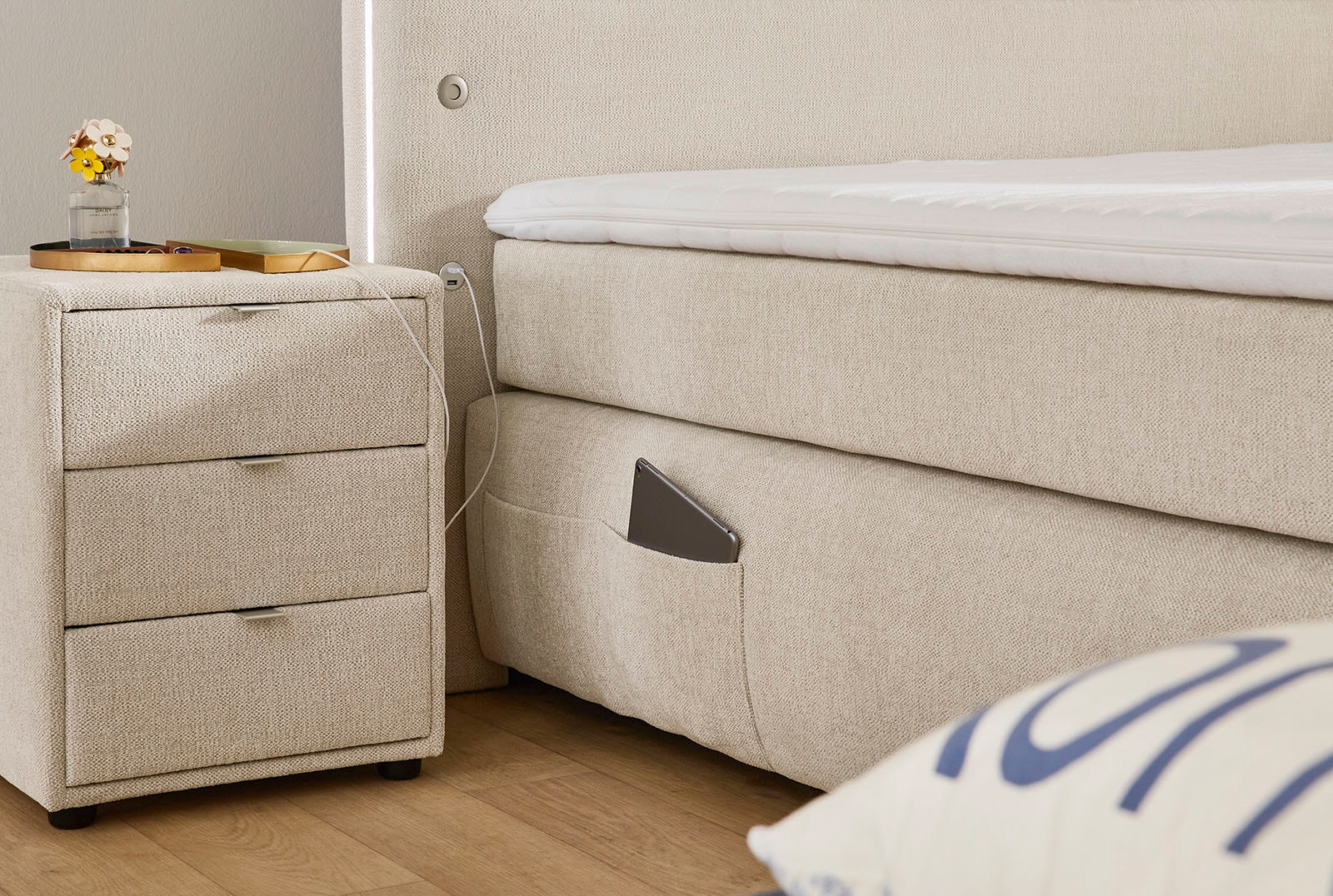 Jockenhöfer Gruppe Lit boxspring »Livia« incluant éclairage LED, 4 ports de charge USB, matelas TTFK 7 zones