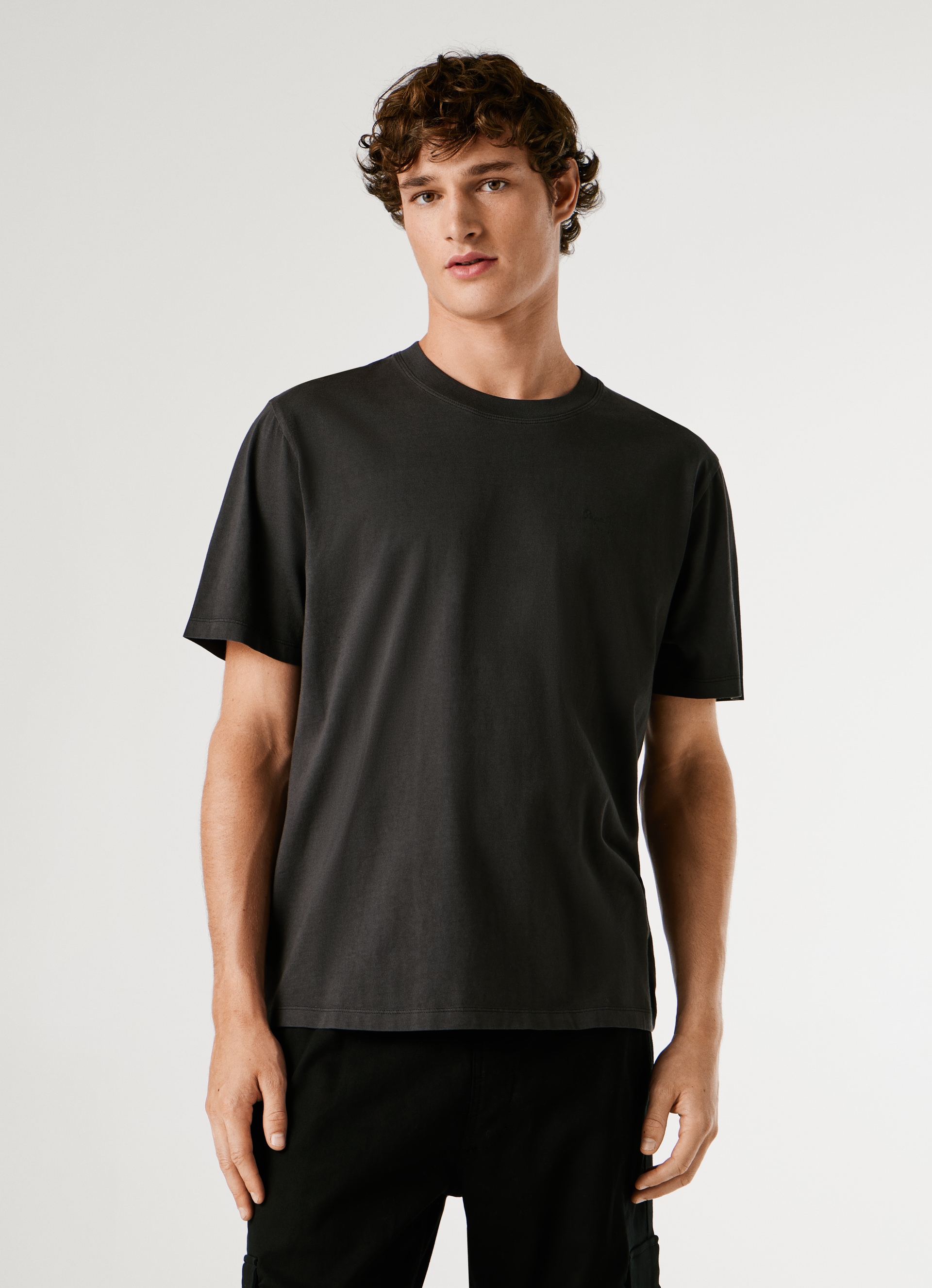 Pepe Jeans T-shirt »JACKO« mit kleinem Ton-in-Ton Logoschriftzug