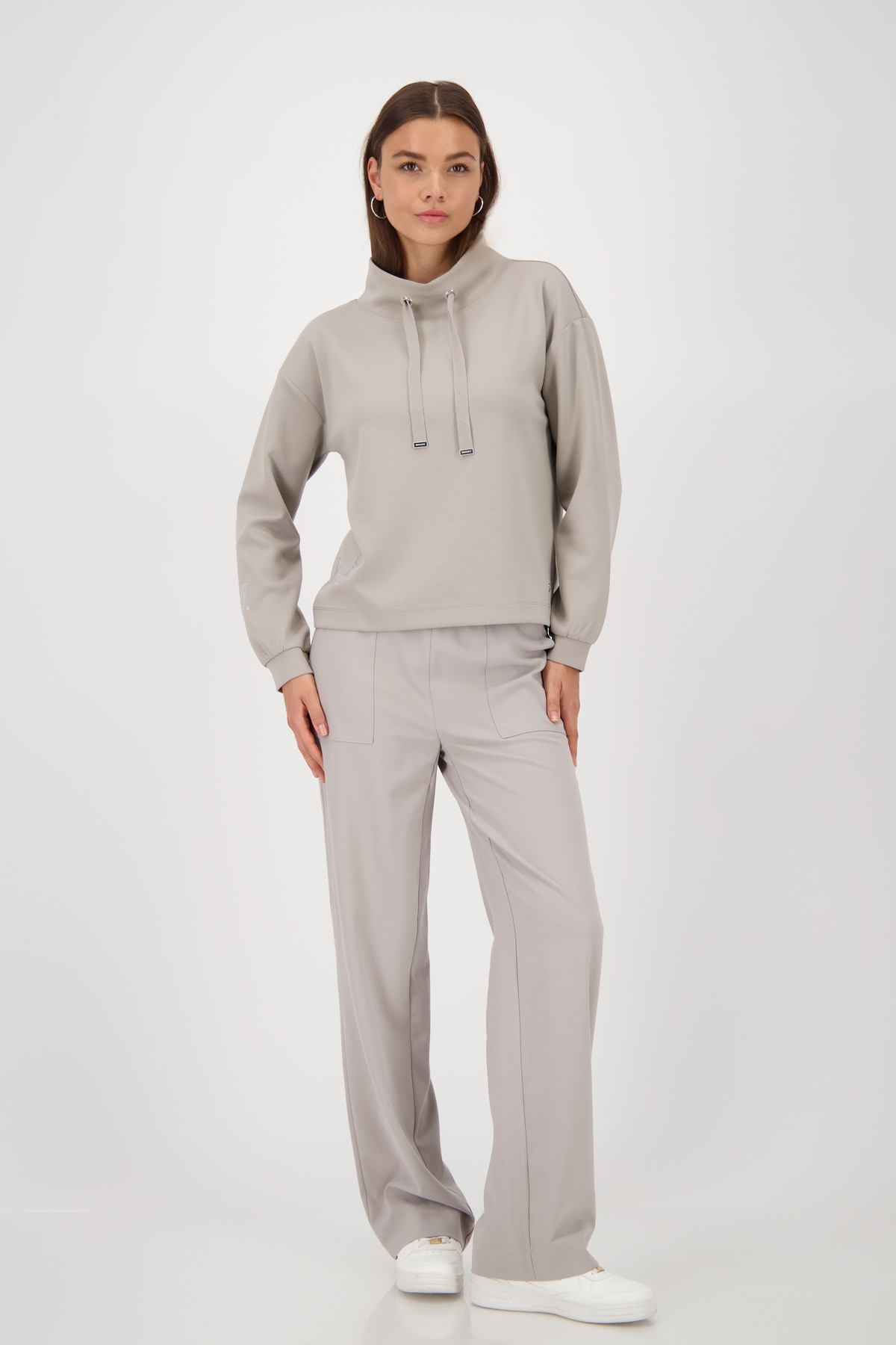 Monari Sweatshirt »Sweatshirt Schmuckdetail«, Stehkragen mit Bindeband, Logo aus Strasssteinen