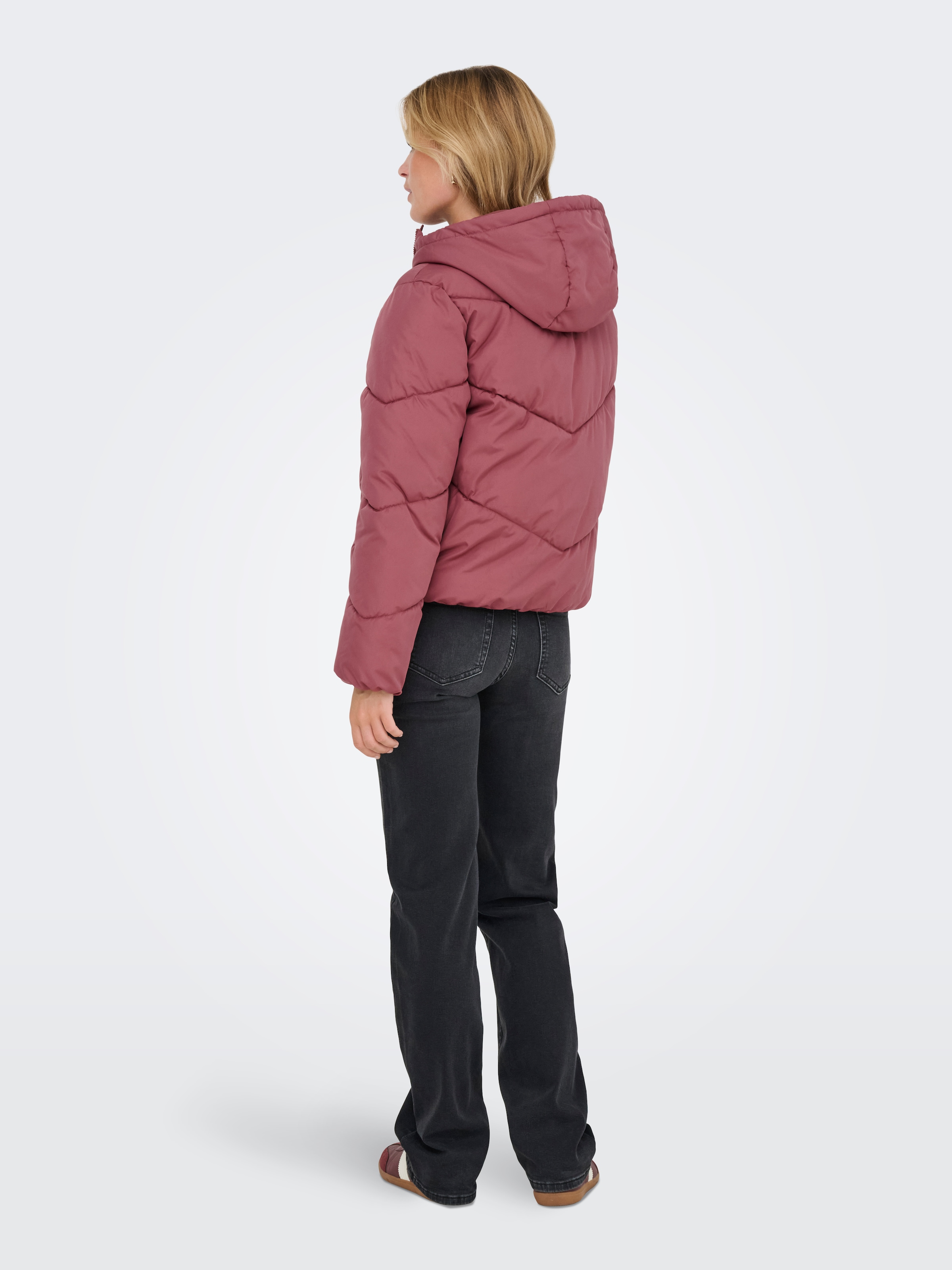 ONLY Veste matelassée »ONAGNETE  PUFFER HOOD JACKET OTW ZL« mit Kapuze