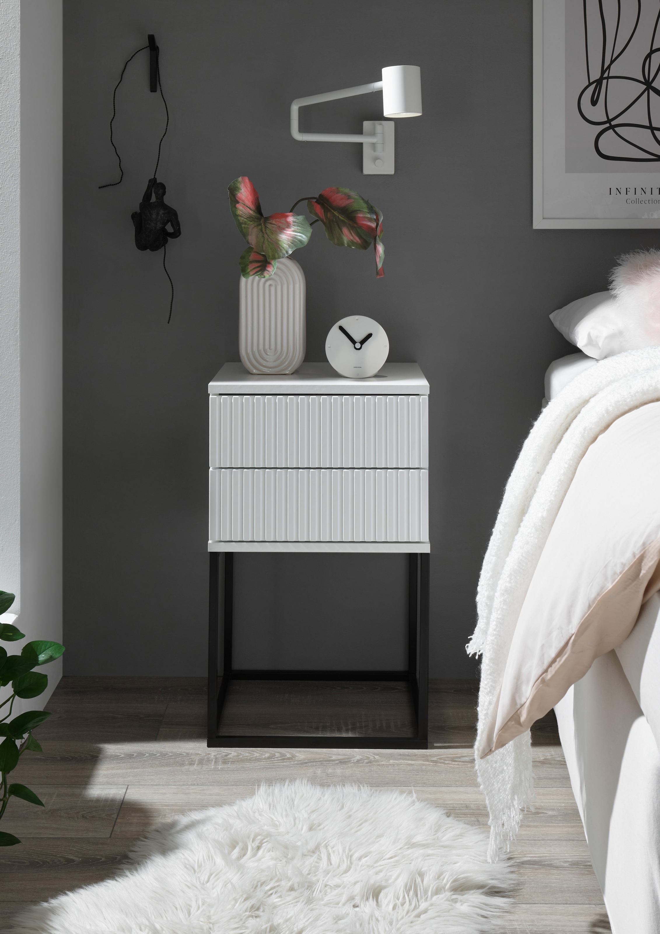 Schlafkontor Nachtkommode »Marle Nachtkonsole, Nachtkästchen auf Metall-Fussgestell« Schubkasten in Rillenoptik auf schwarzem Metallgestell