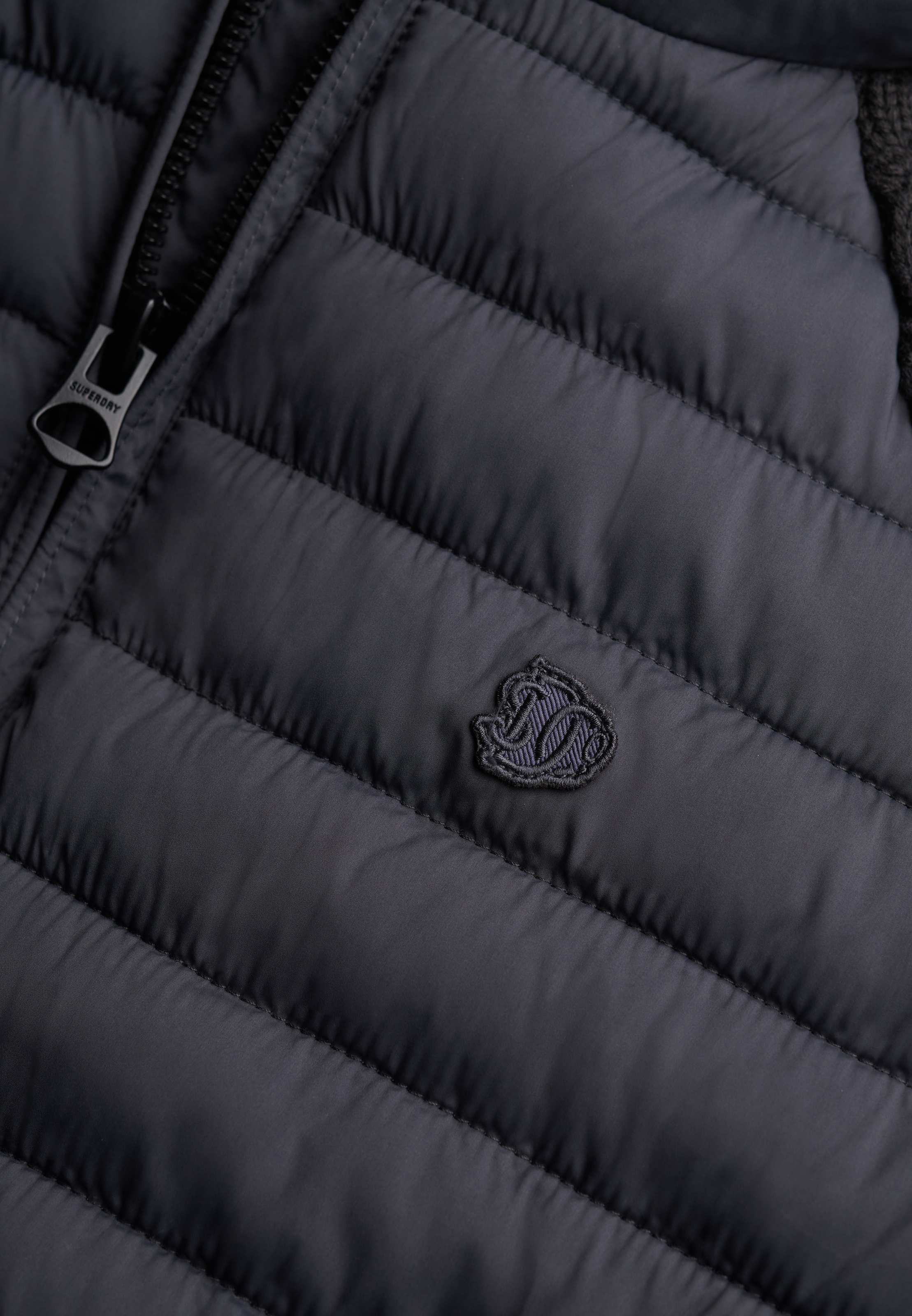 Superdry Hybridjacke »HOODED CABLE KNIT HYBRID« Kunstfaser, slim fit