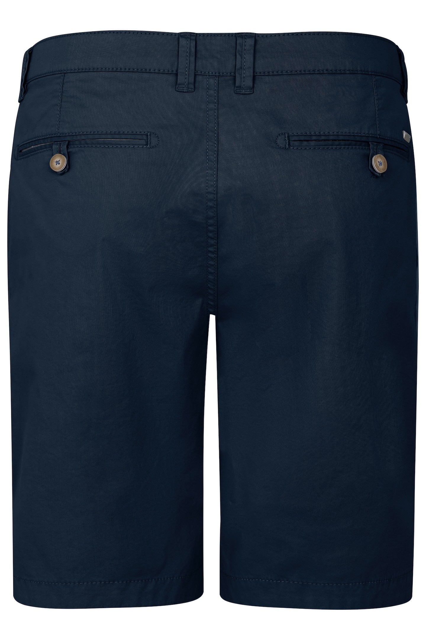 bugatti Bermudas, im lässigen Stil