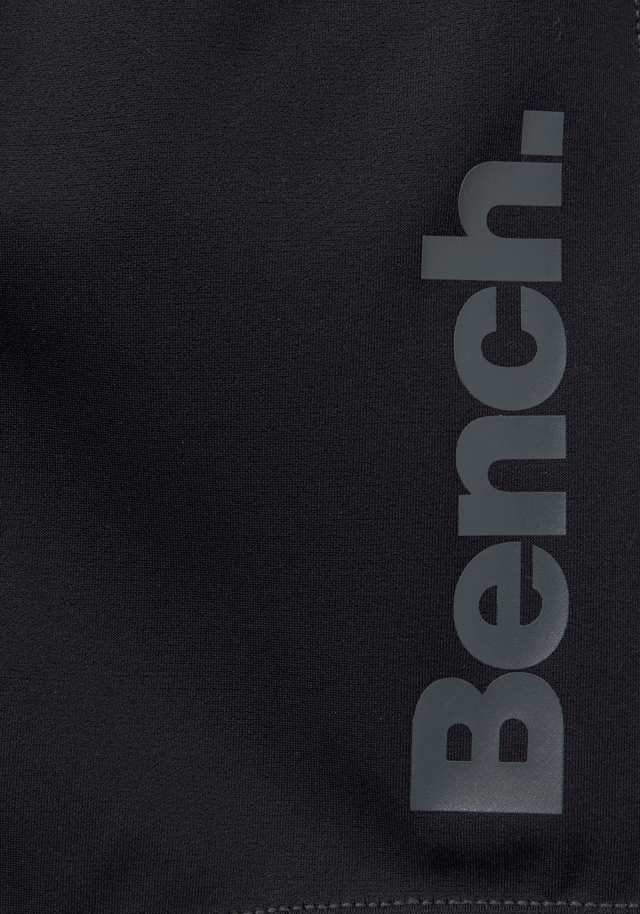 Bench. Boxer-Badehose, mit seitlichem Logoprint