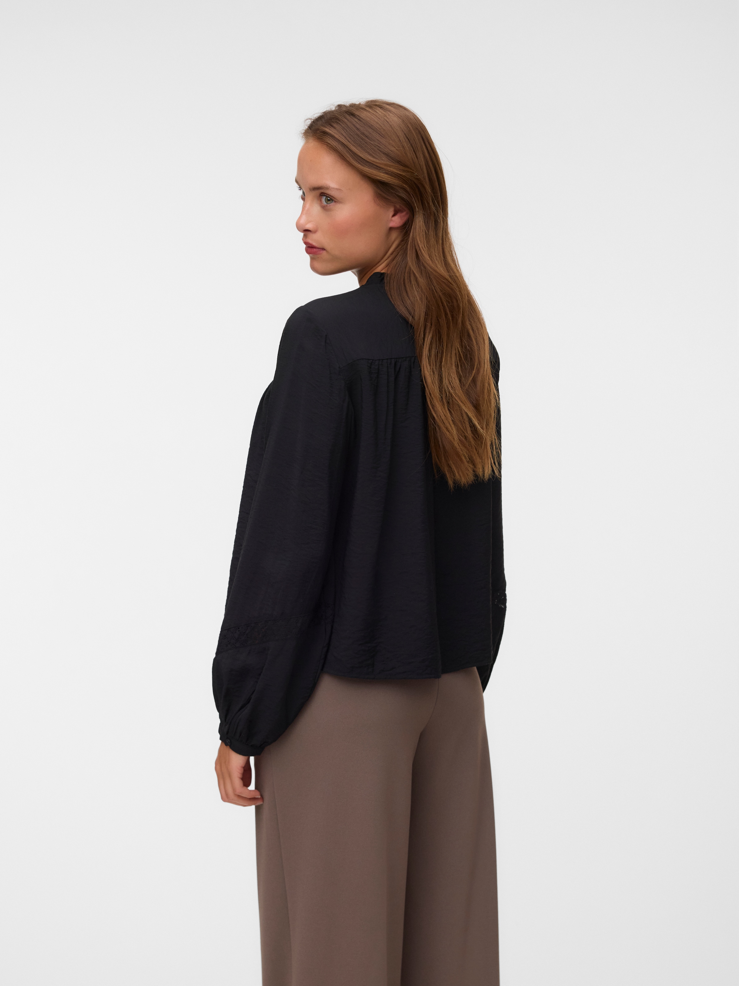 Vero Moda Blouse à manches longues »VMCASEY LS LACE SHIRT WVN NOOS« mélange viscose, coupe régulière