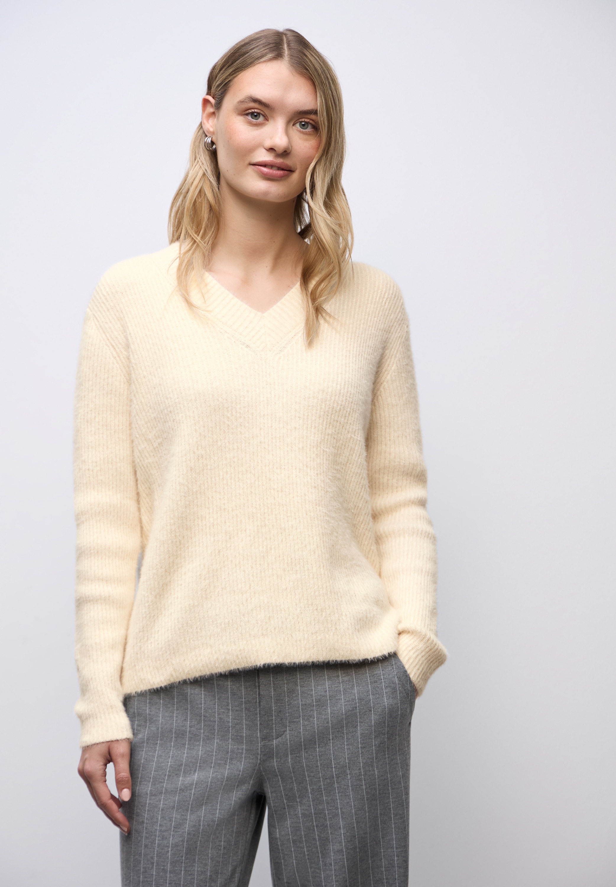 Image of STREET ONE V-Ausschnitt-Pullover mit Rippbündchen