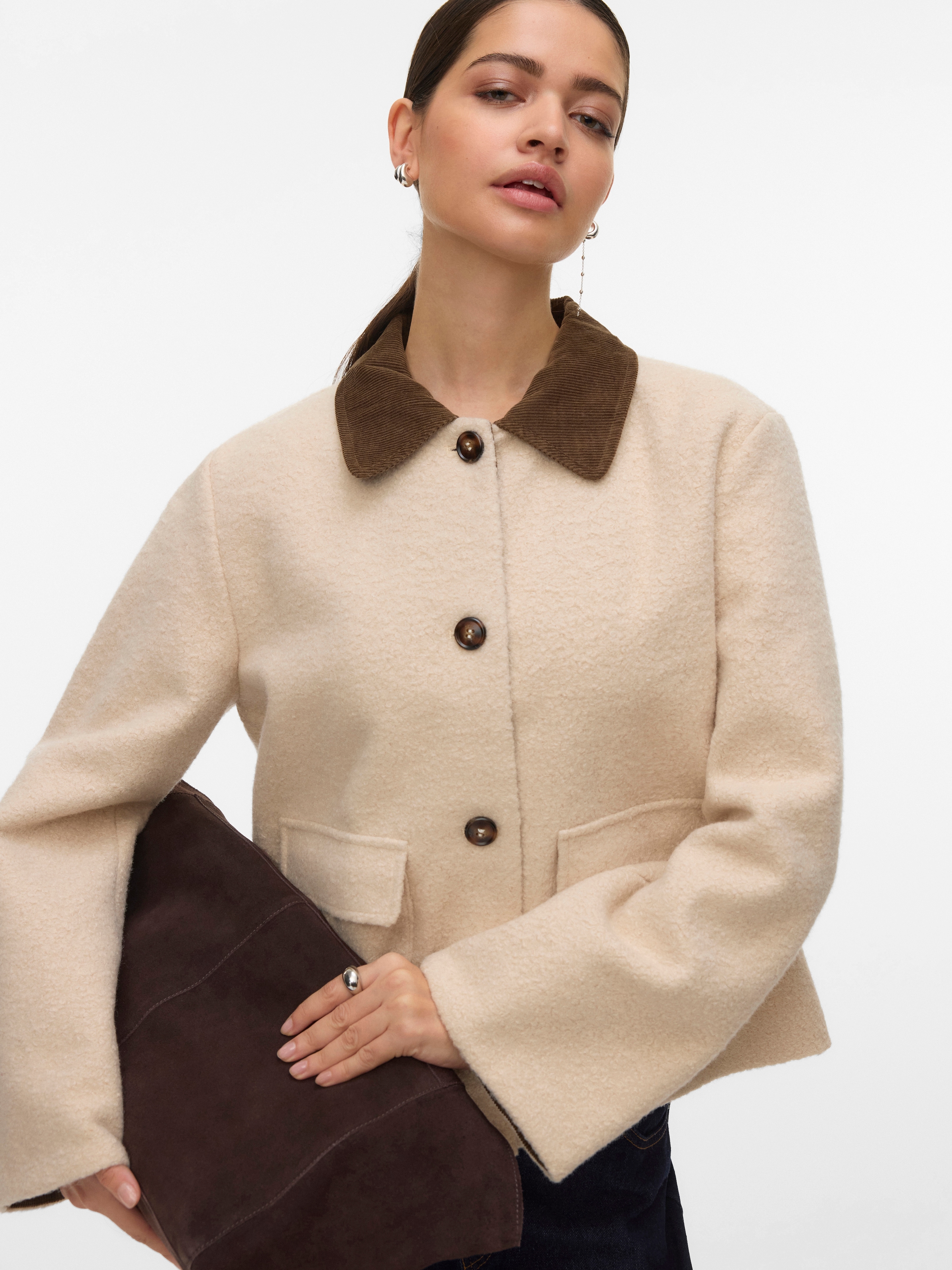 Image of Vero Moda Kurzjacke "VMFLORENCE SHORT JACKET BOO" mit Knopfleiste