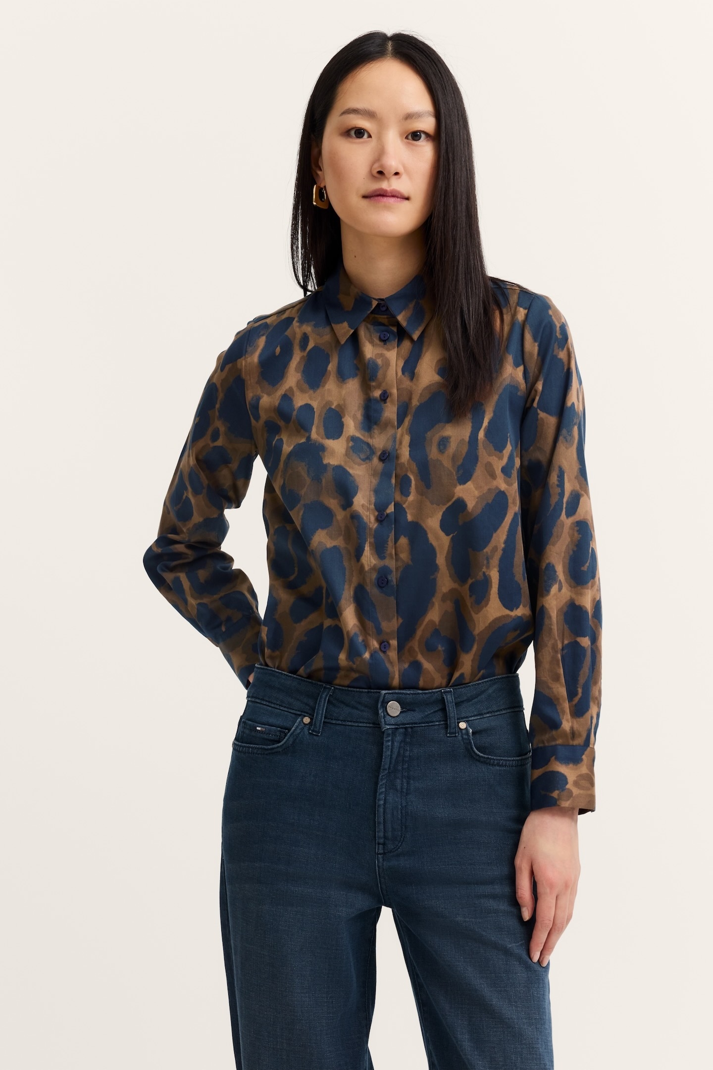Image of bugatti Langarmbluse "Leopardenmuster" mit Hemdkragen und Knopfleiste