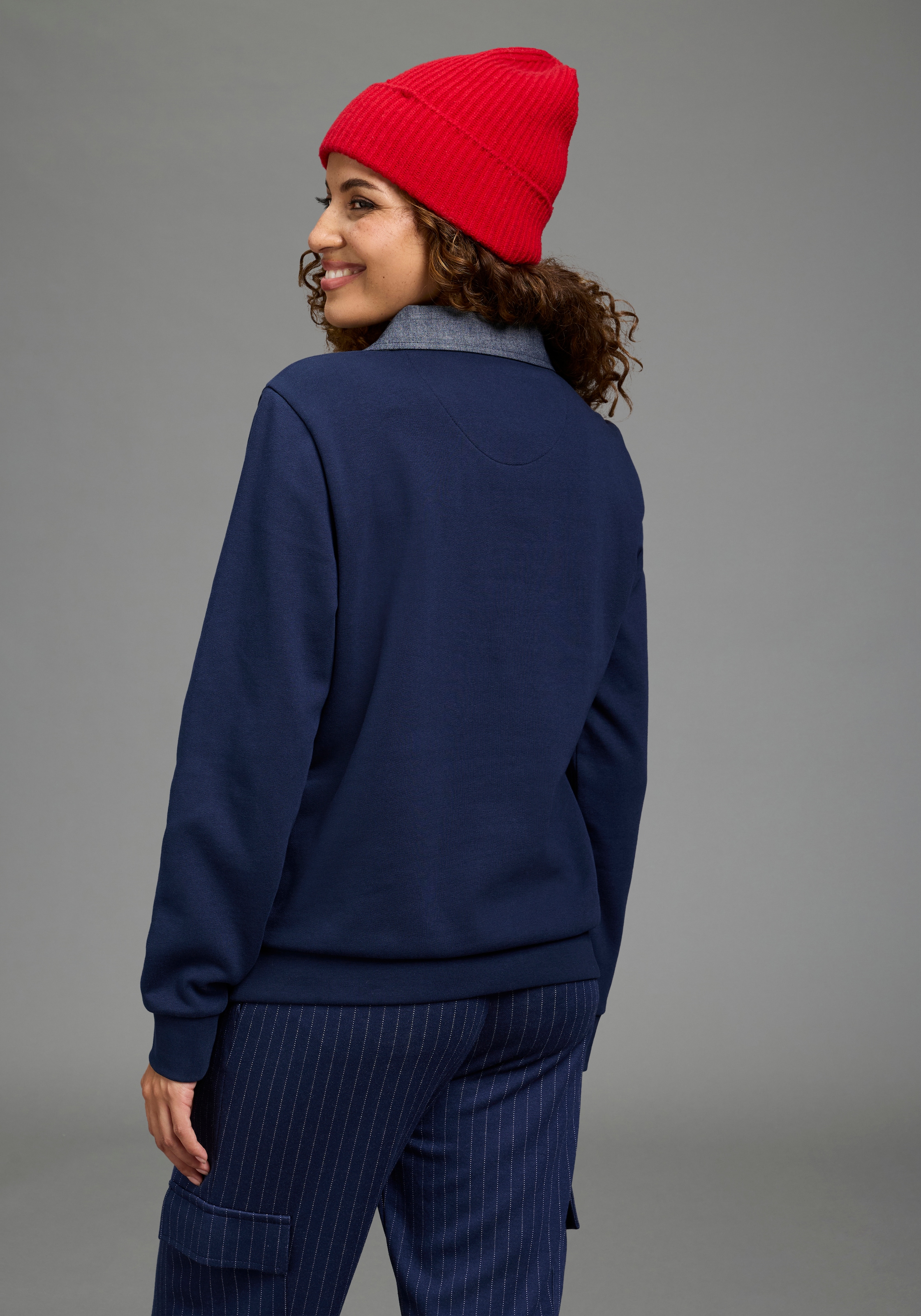 KangaROOS Sweat-shirt , avec col polo et patte de boutonnage, coupe longueur hanches
