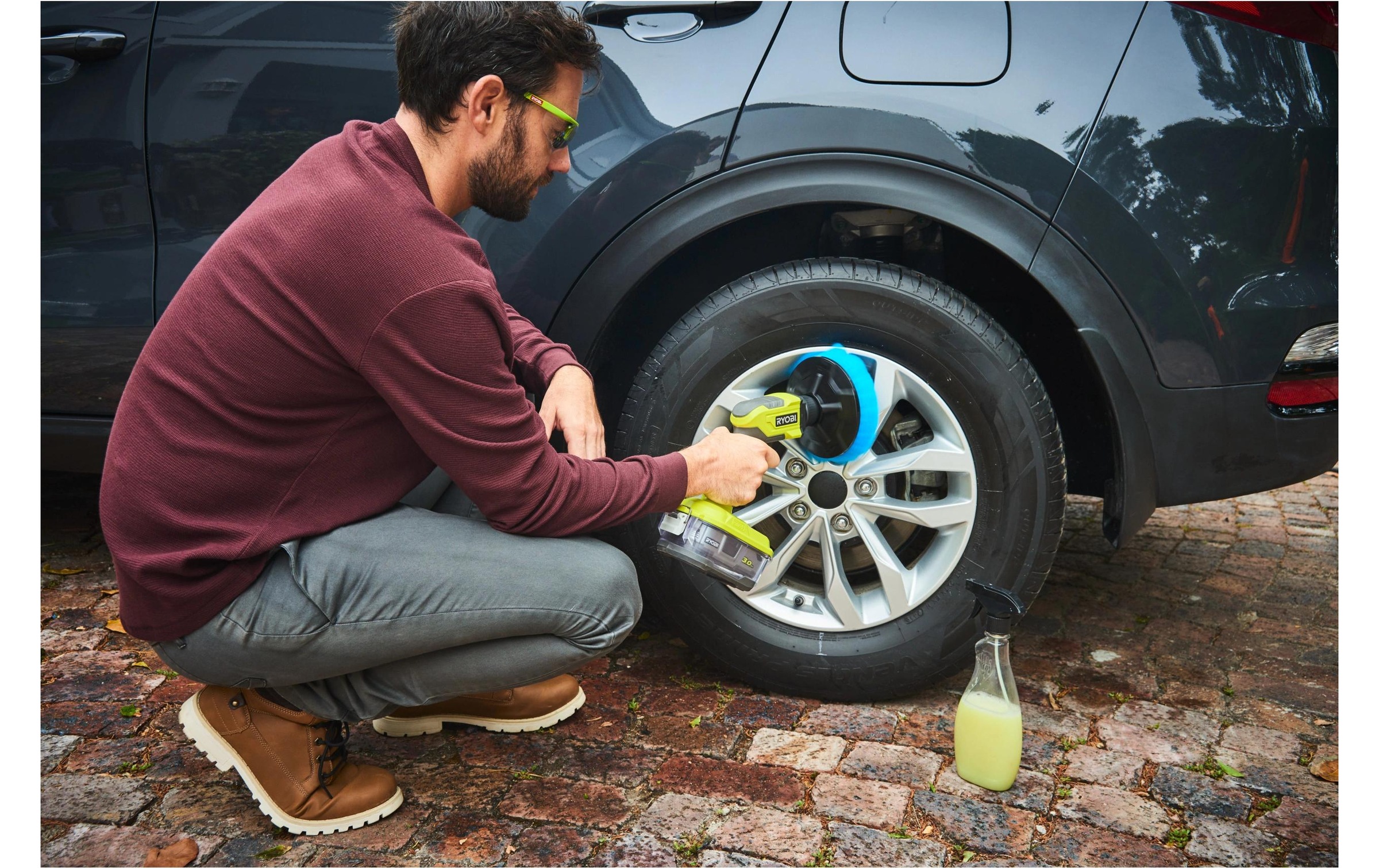 RYOBI Akku-Oberflächenbürste »RYOBI R18CPS-0« Kompakte rotierende Bürste für mühelose Reinigung