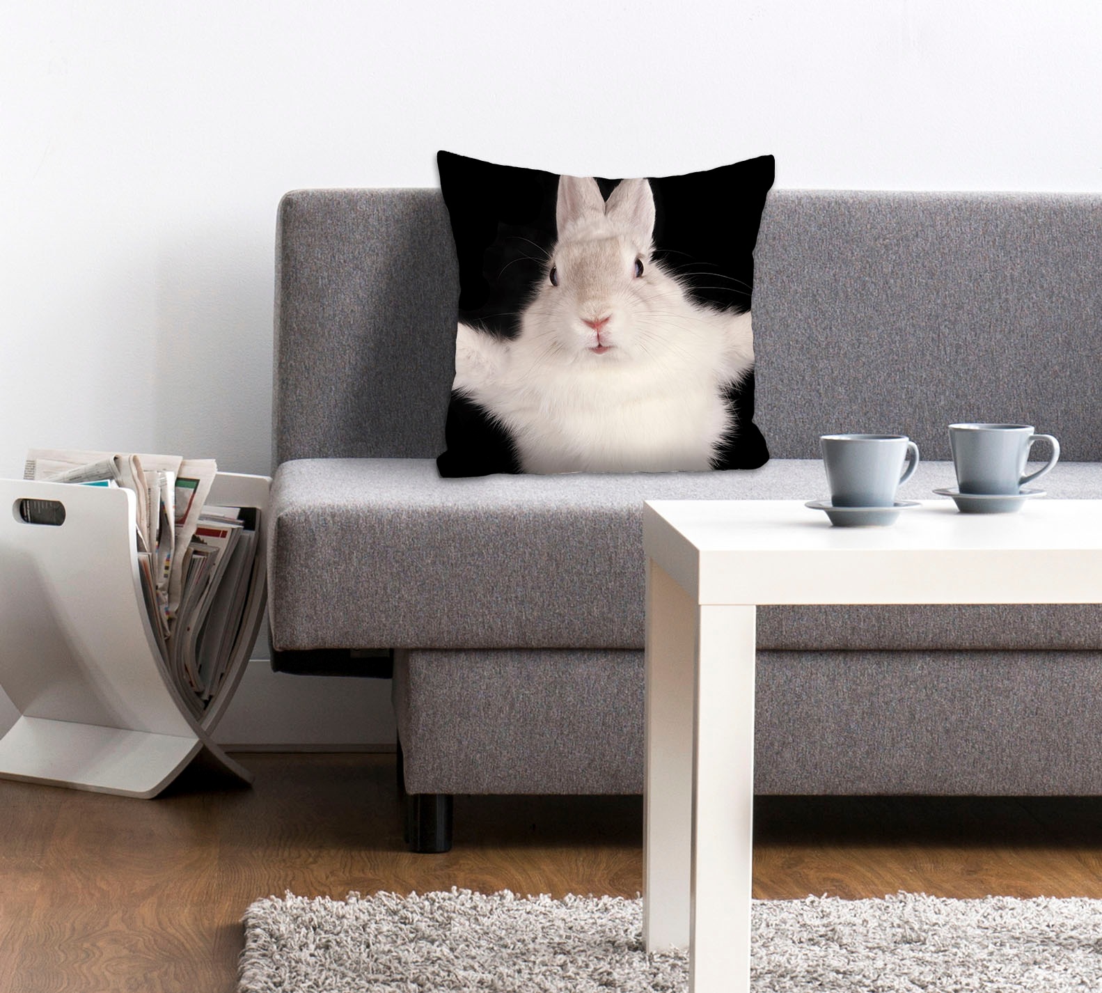 Image of queence Dekokissen "Hugging Bunny" mit einem kuschelbedürftigen Hasen