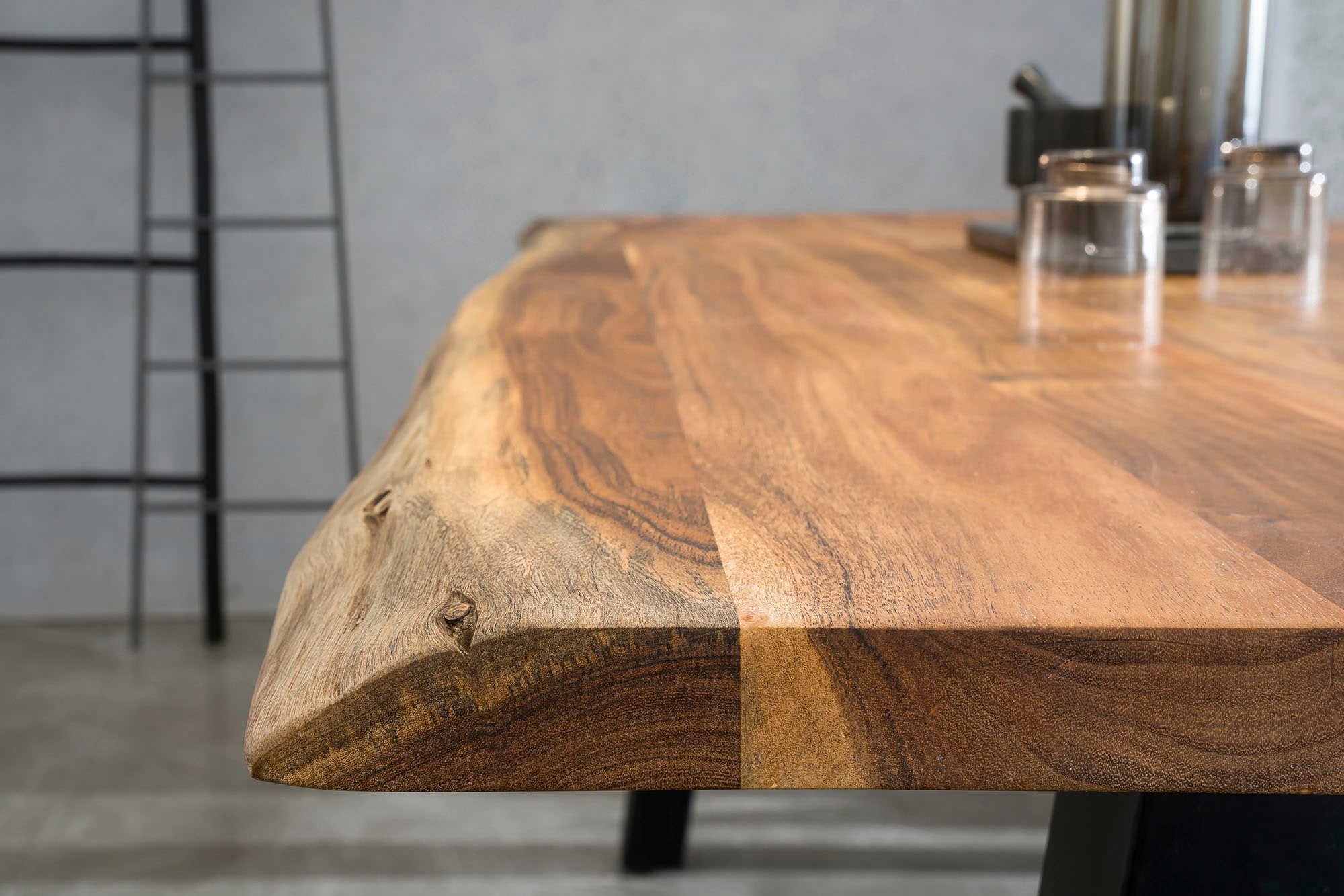 SalesFever Esstisch »Designer-Tisch für stilvolle Mahlzeiten« Zweifach gewachstes, geöltes Massivholz