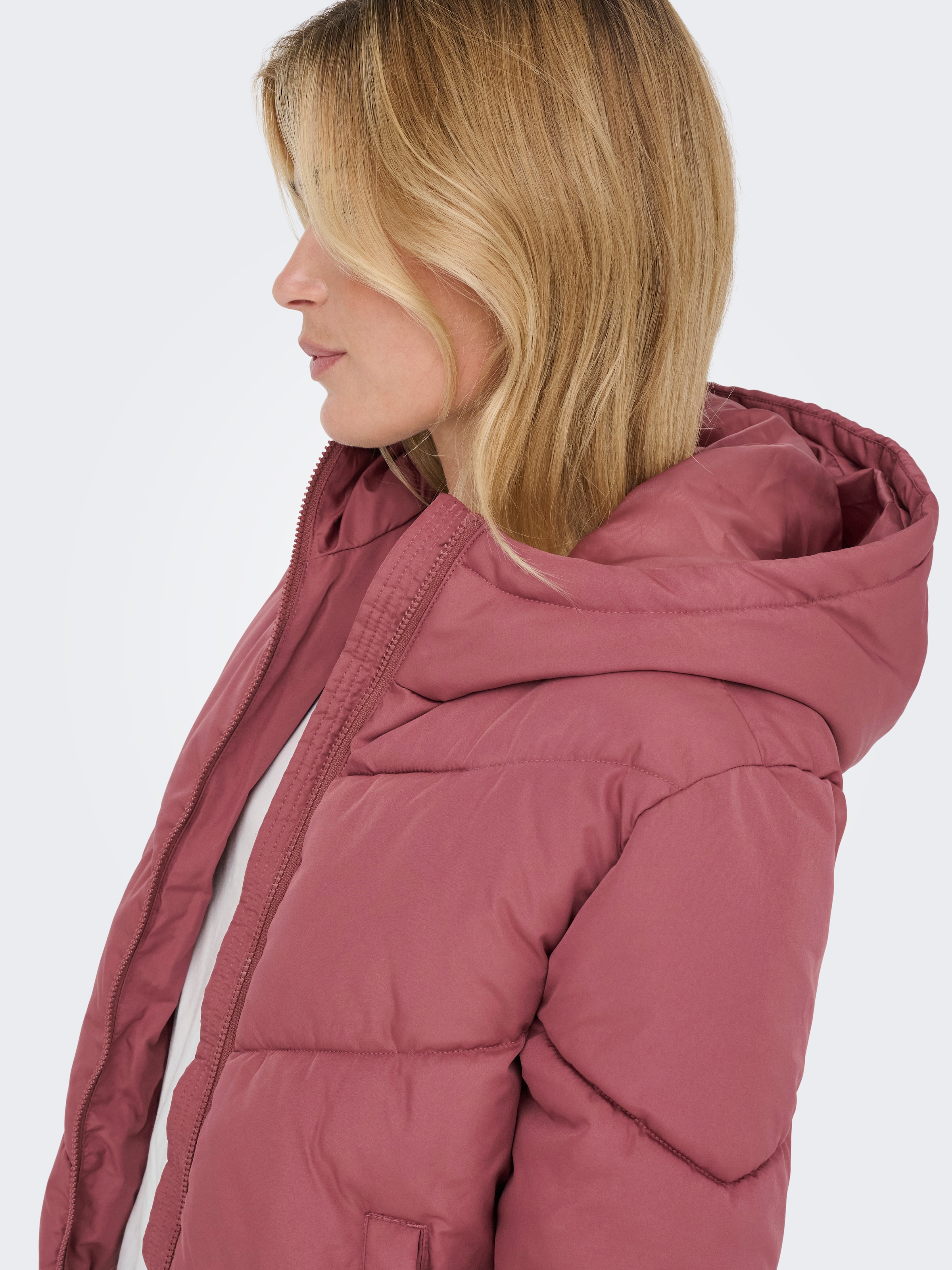 ONLY Veste matelassée »ONAGNETE  PUFFER HOOD JACKET OTW ZL« mit Kapuze