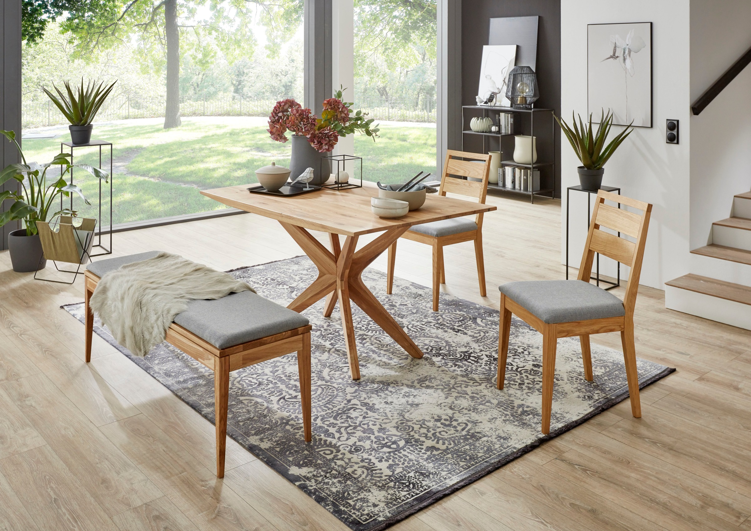 Image of Holzzone Essgruppe »Rio«, (Set, 4 tlg.), Essgruppe, Wildeiche massiv, bestehend aus 2 modern gepolsterten Stühlen, einer gepolsterten Sitzbank und einem 140 cm breiten Tisch bei Ackermann Versand Schweiz