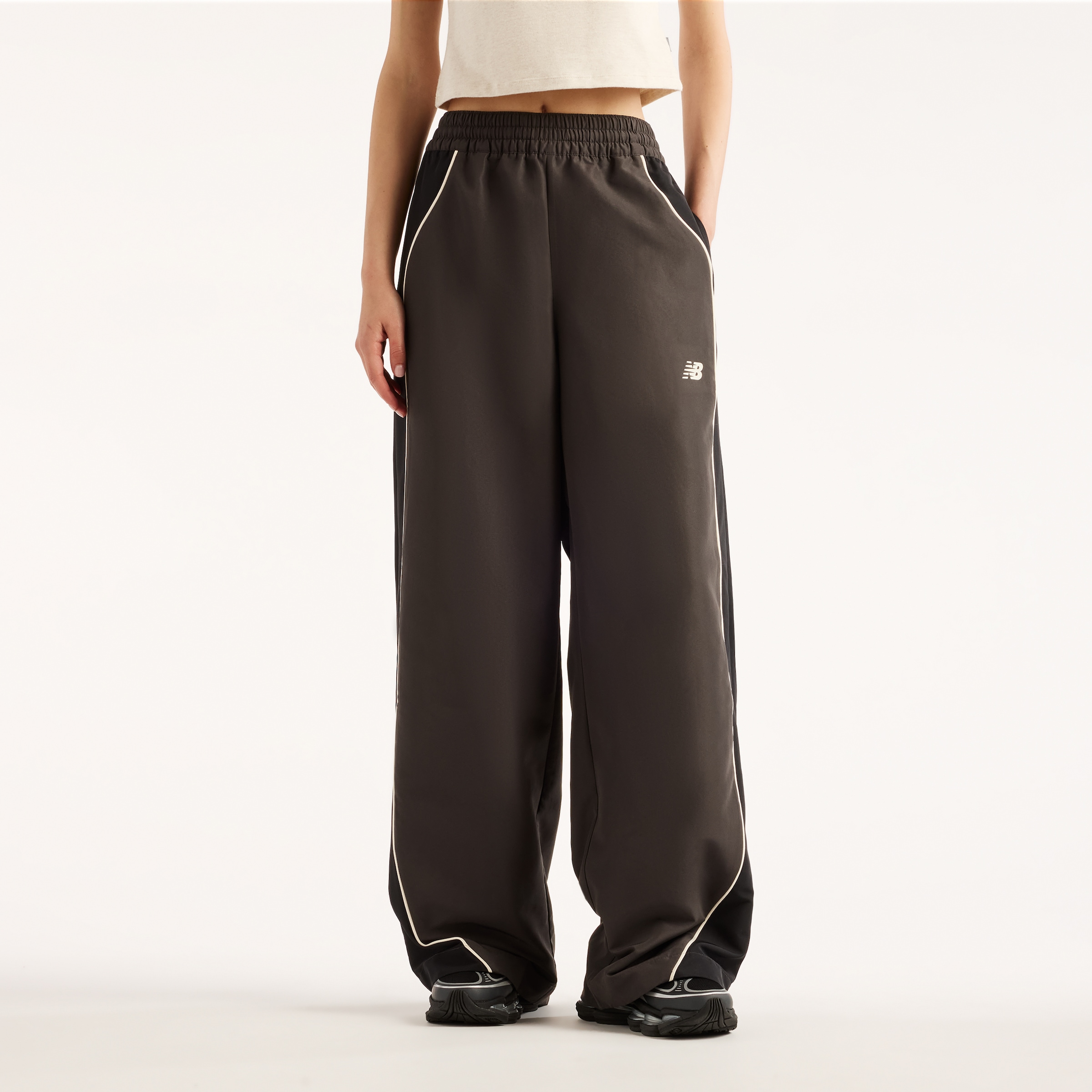 Image of New Balance Trainingshose "TRACKSIDE WOVEN PANT" bequeme Passform, normal-weite Form, für Erwachsene, sportlich